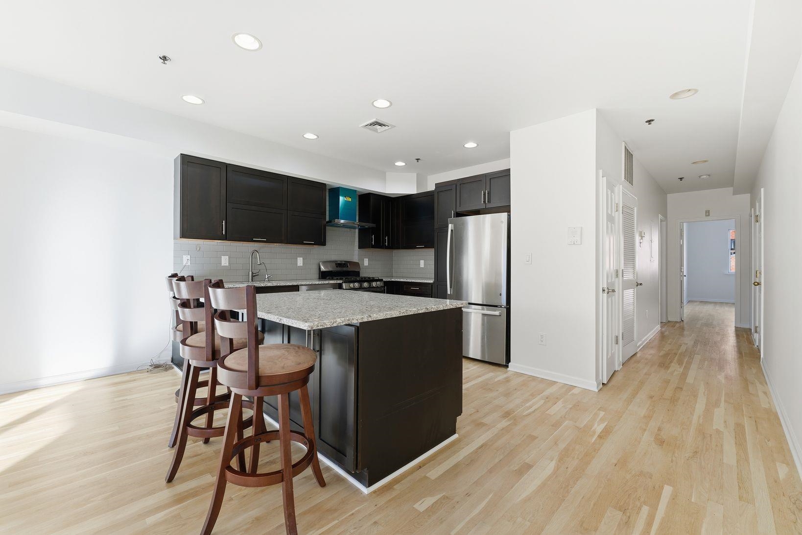 86 CLINTON ST Unit: 3