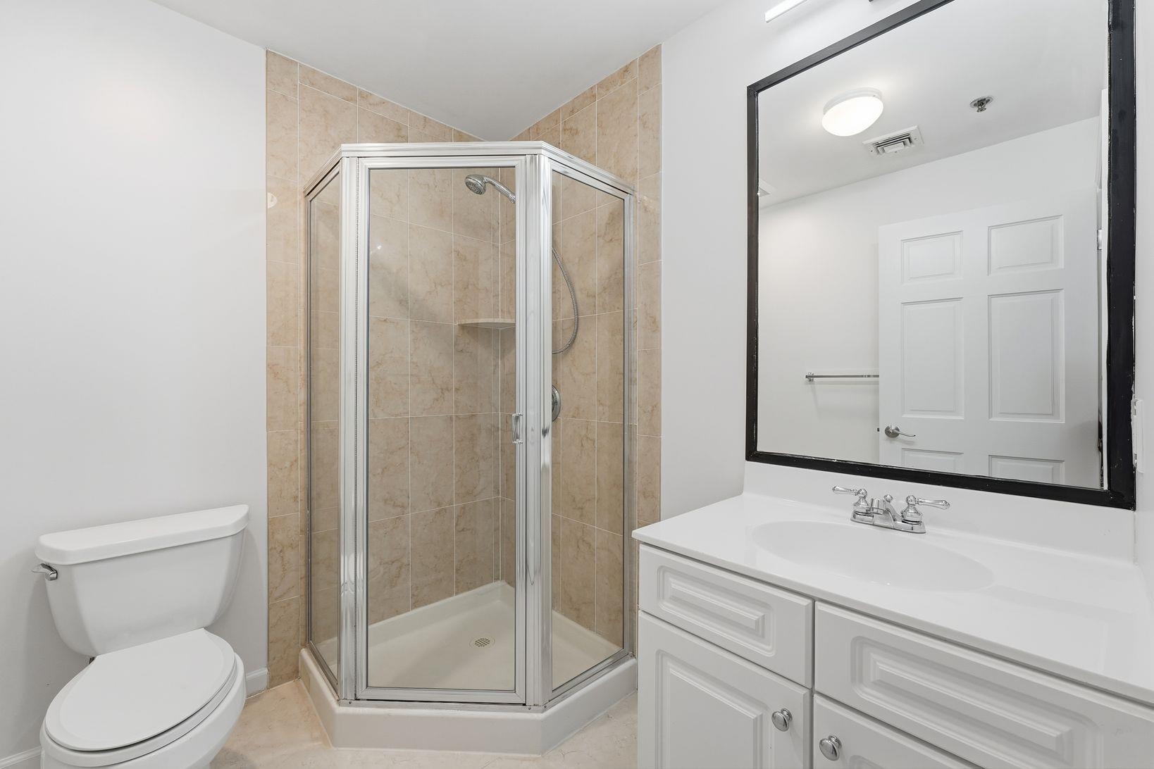 86 CLINTON ST Unit: 3