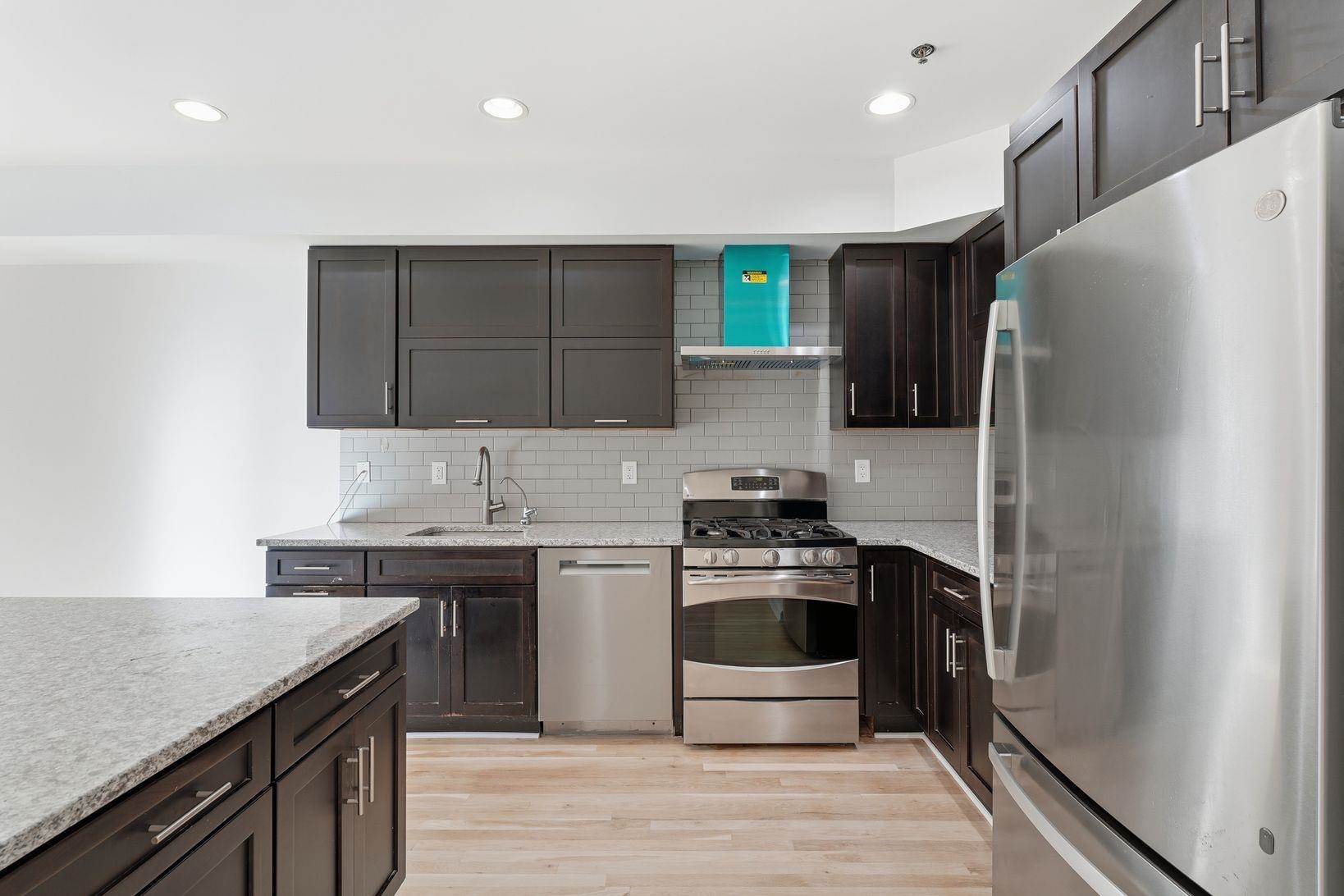 86 CLINTON ST Unit: 3