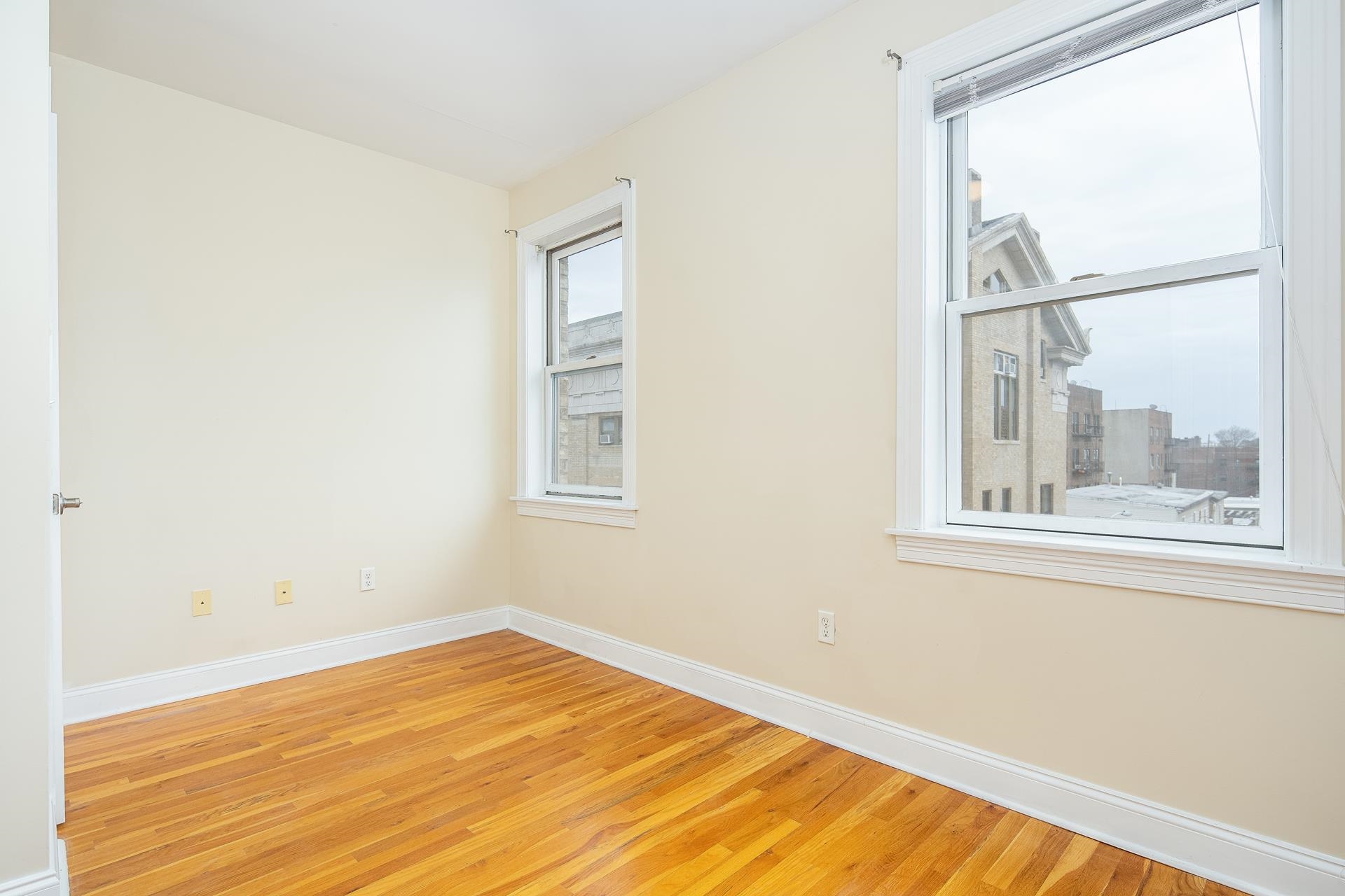 528 47TH ST Unit: 4A