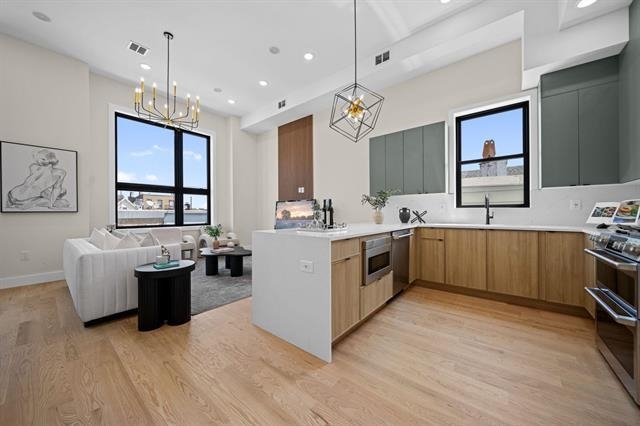 27 GRAHAM ST Unit: 2