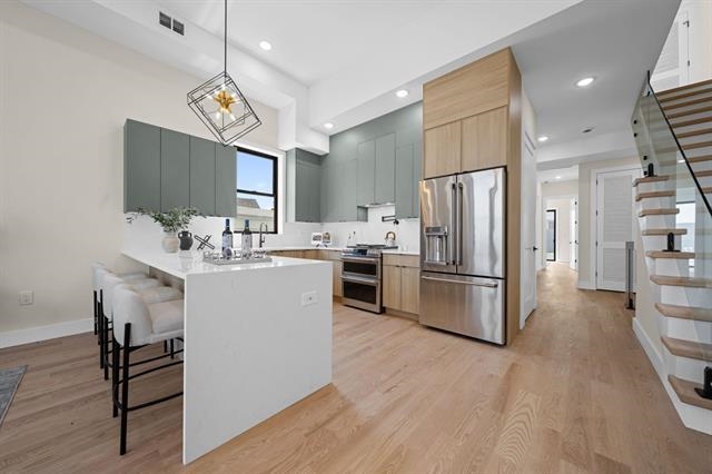 27 GRAHAM ST Unit: 2