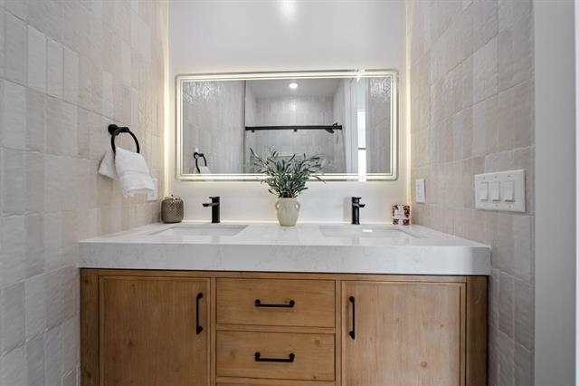 27 GRAHAM ST Unit: 2