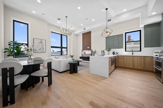 27 GRAHAM ST Unit: 2