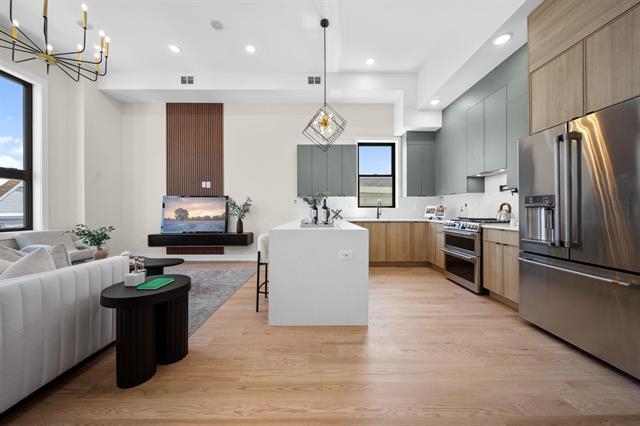 27 GRAHAM ST Unit: 2