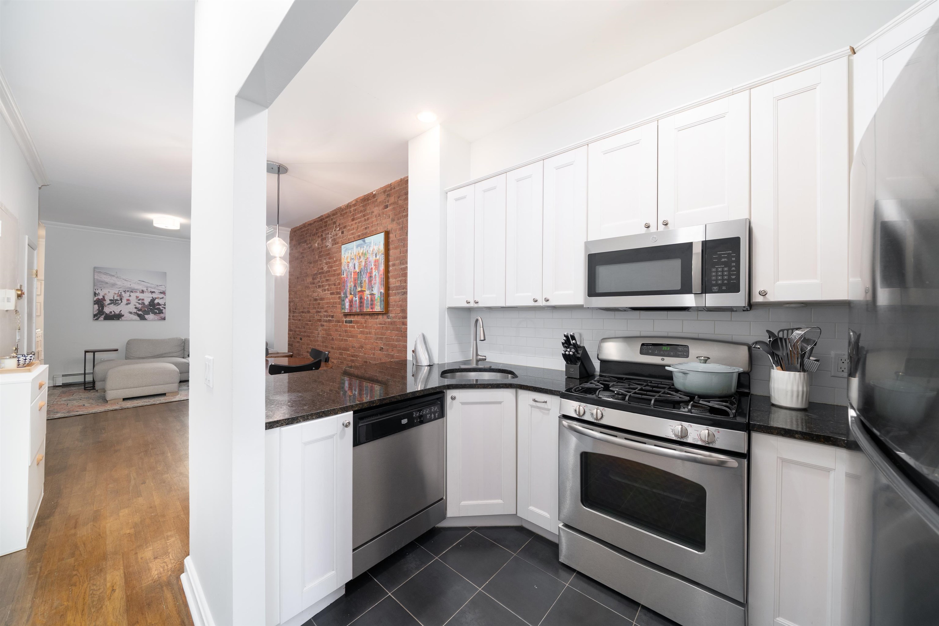 257 12TH ST Unit: 2B
