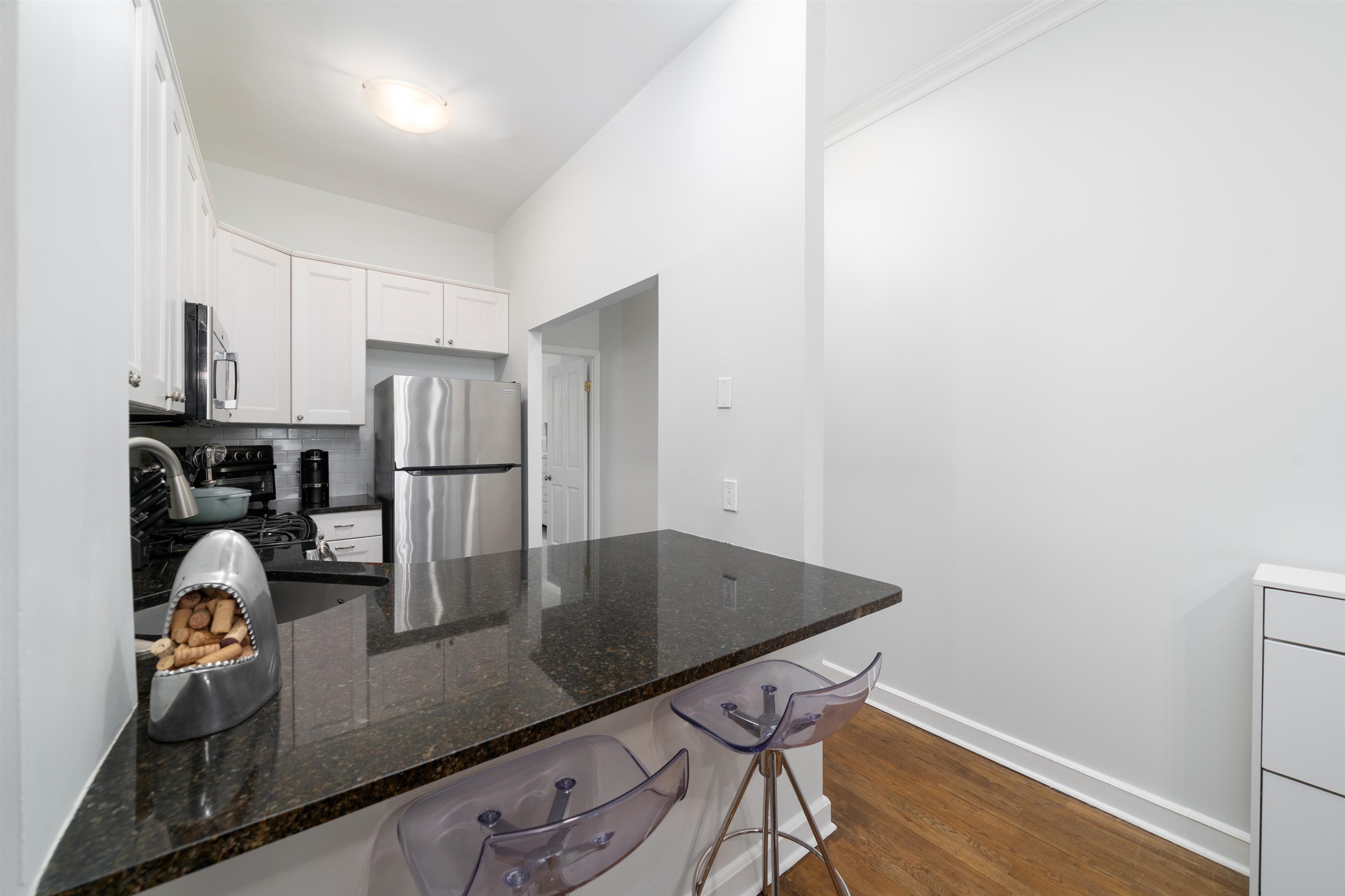 257 12TH ST Unit: 2B