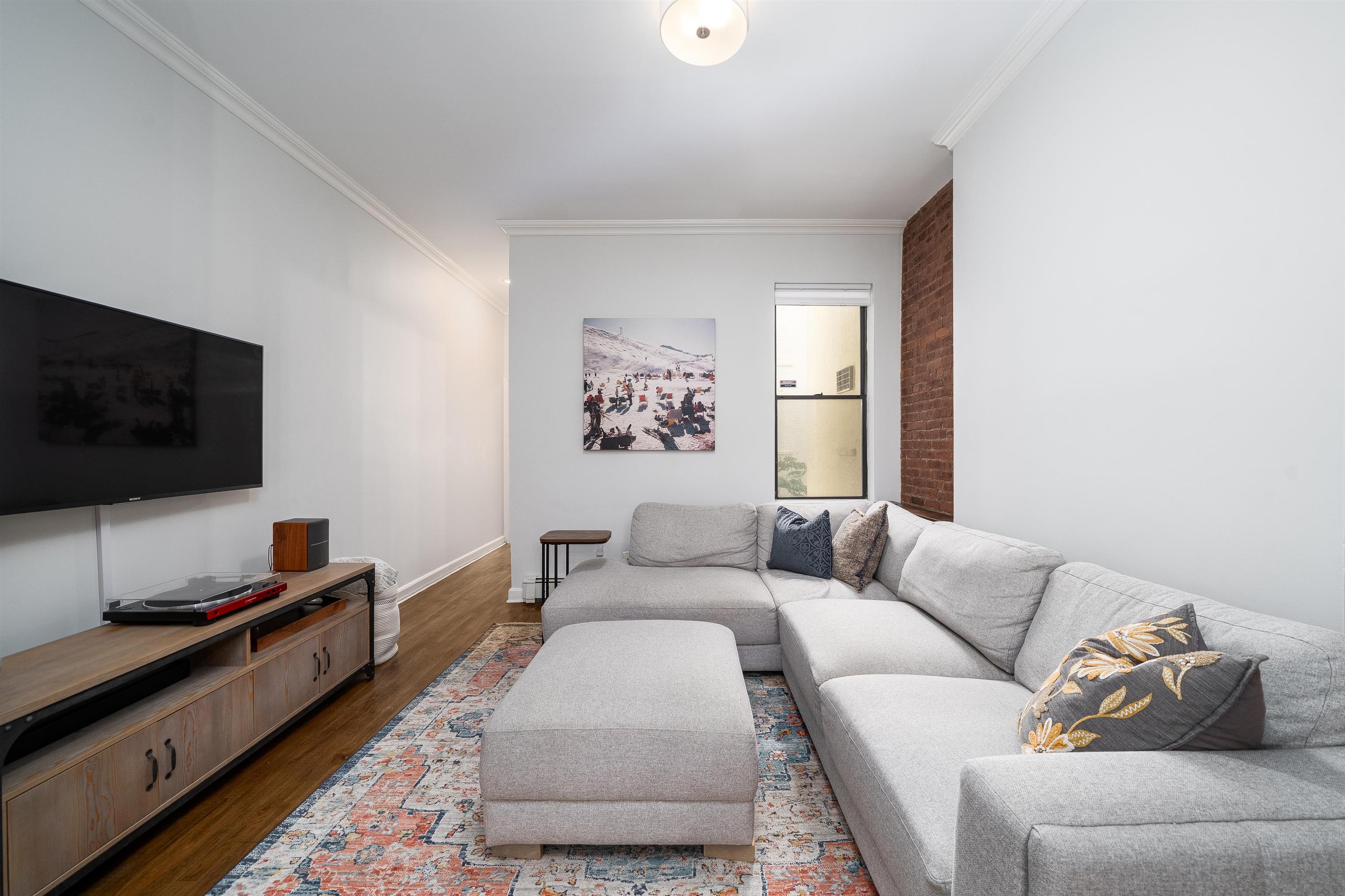 257 12TH ST Unit: 2B