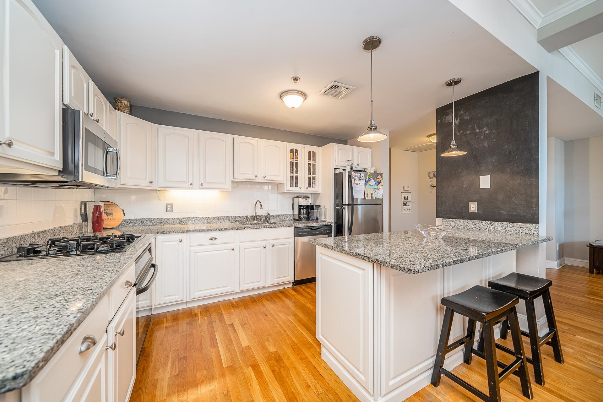 233 MONROE ST Unit: 4N