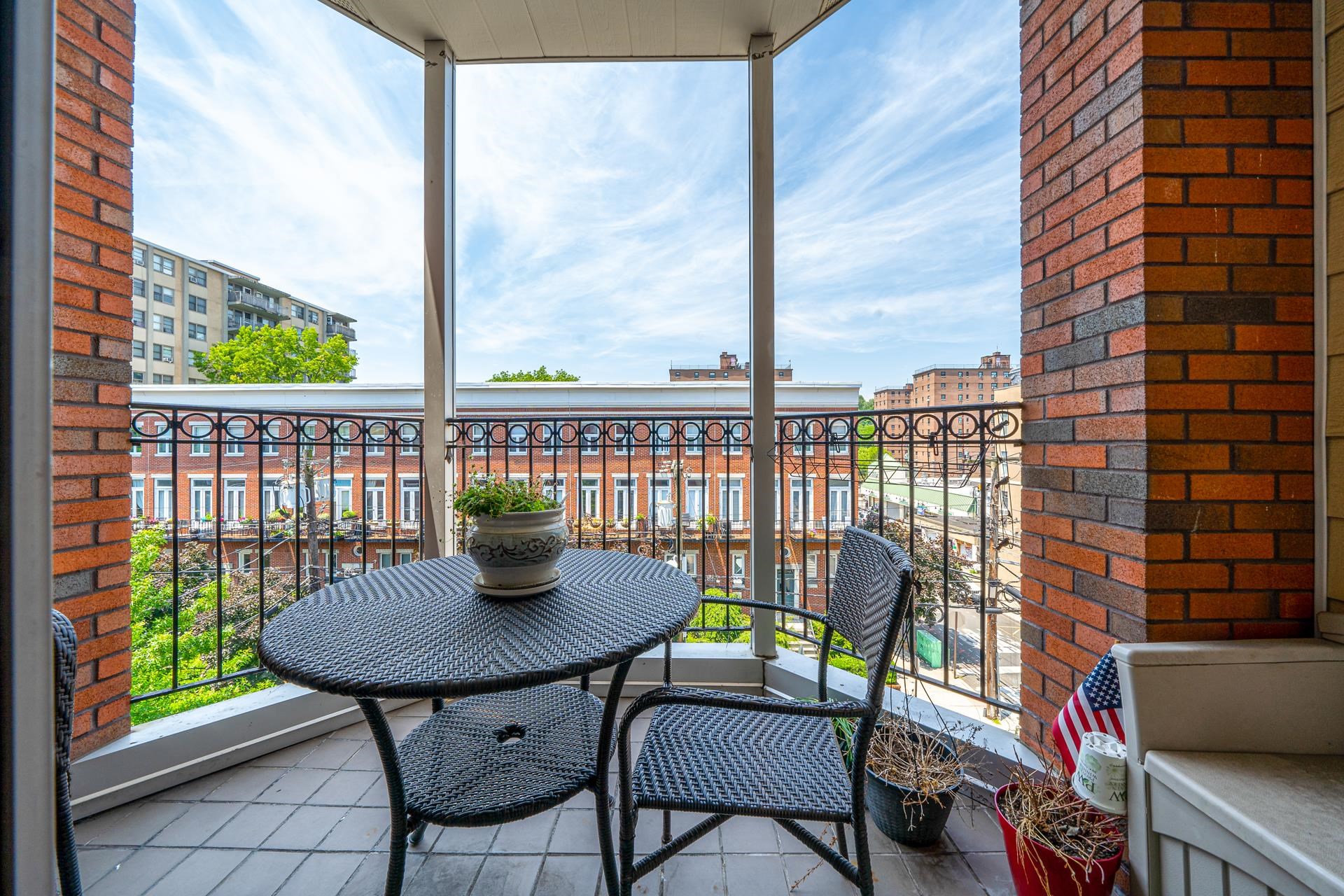 233 MONROE ST Unit: 4N