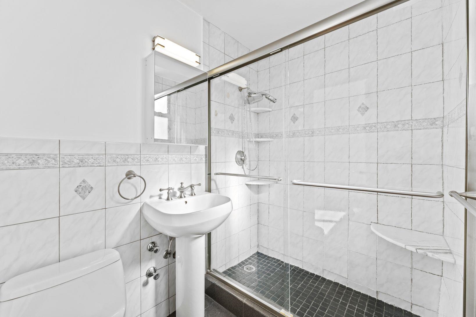 10 HURON AVE Unit: 17F