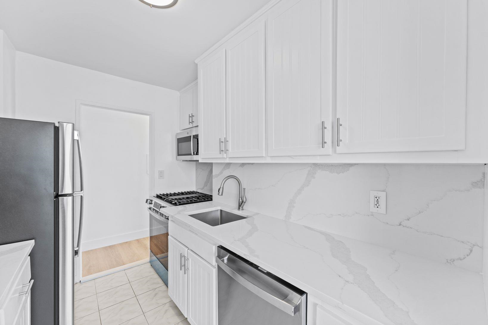 10 HURON AVE Unit: 17F