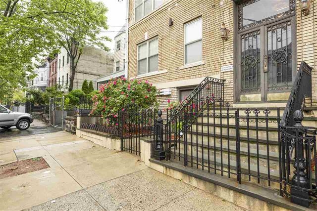 42 PROSPECT ST Unit: 3A