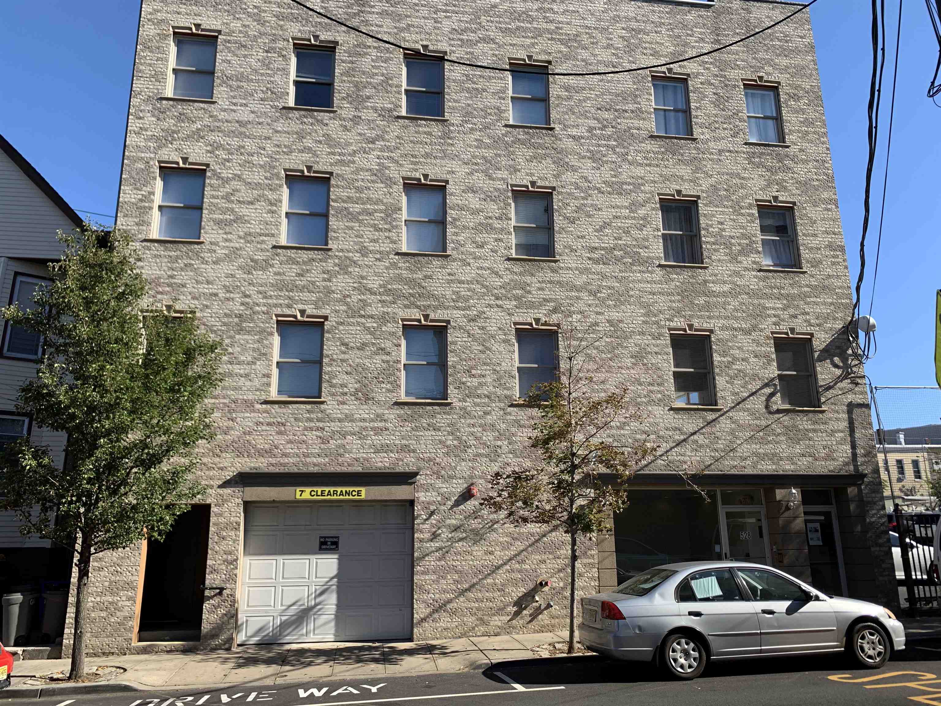528 47TH ST Unit: 2D