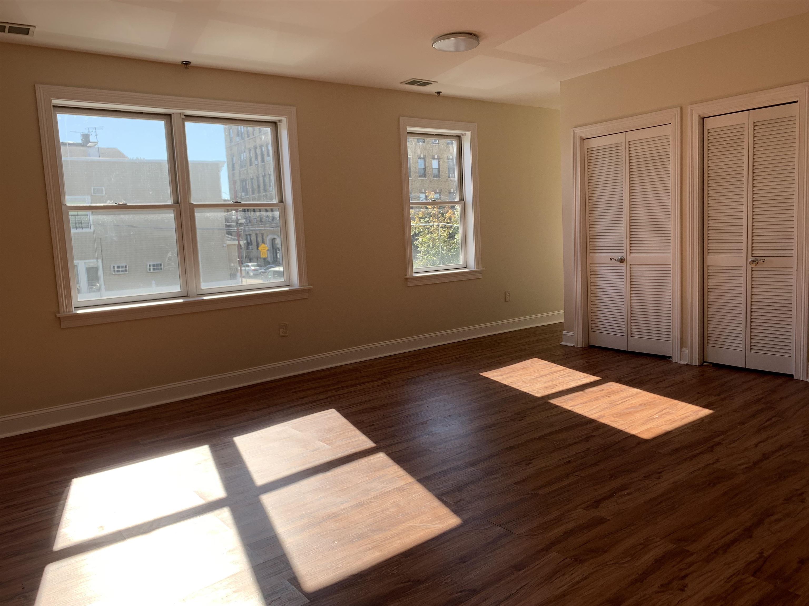 528 47TH ST Unit: 2D