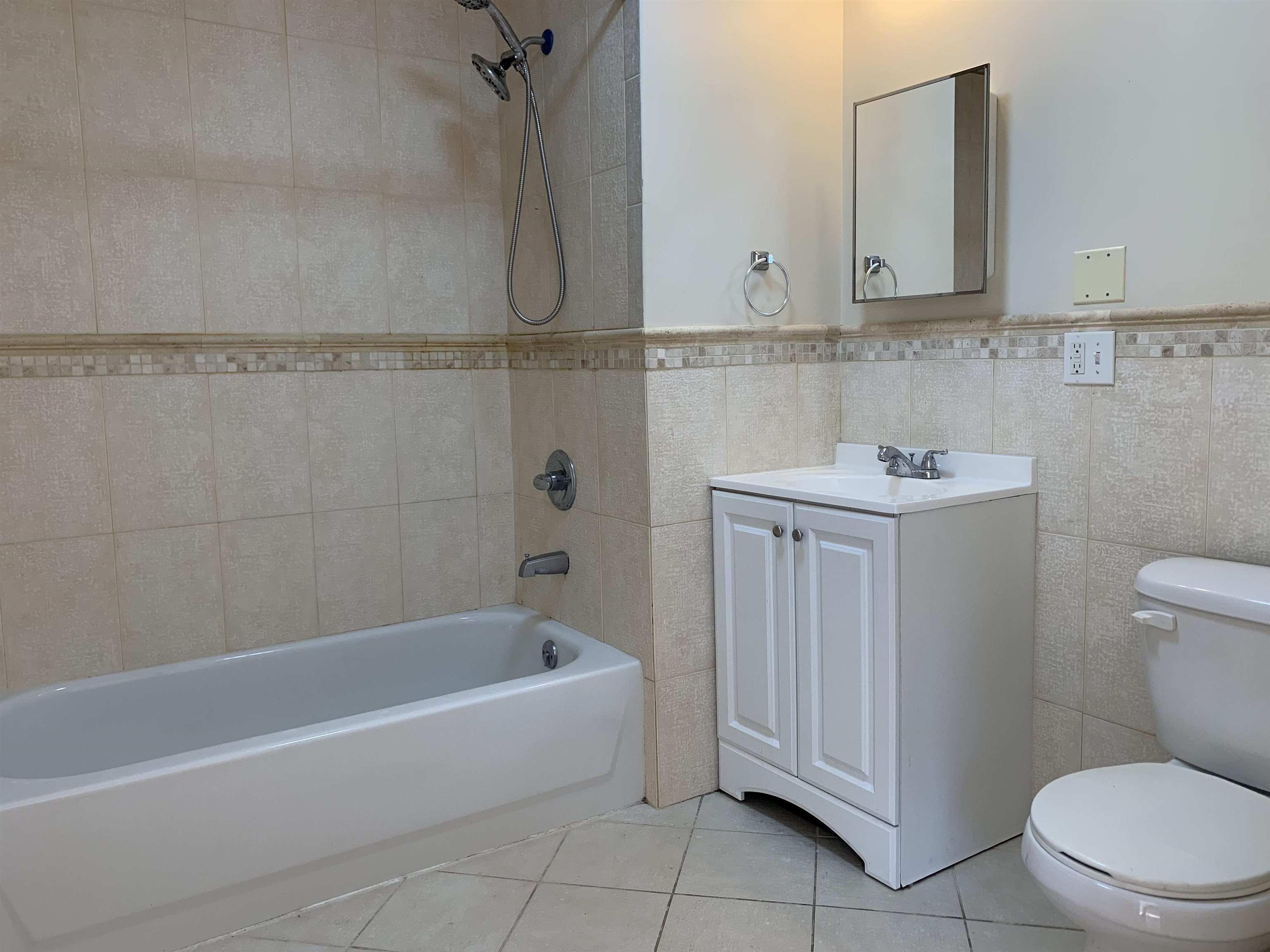 528 47TH ST Unit: 2D