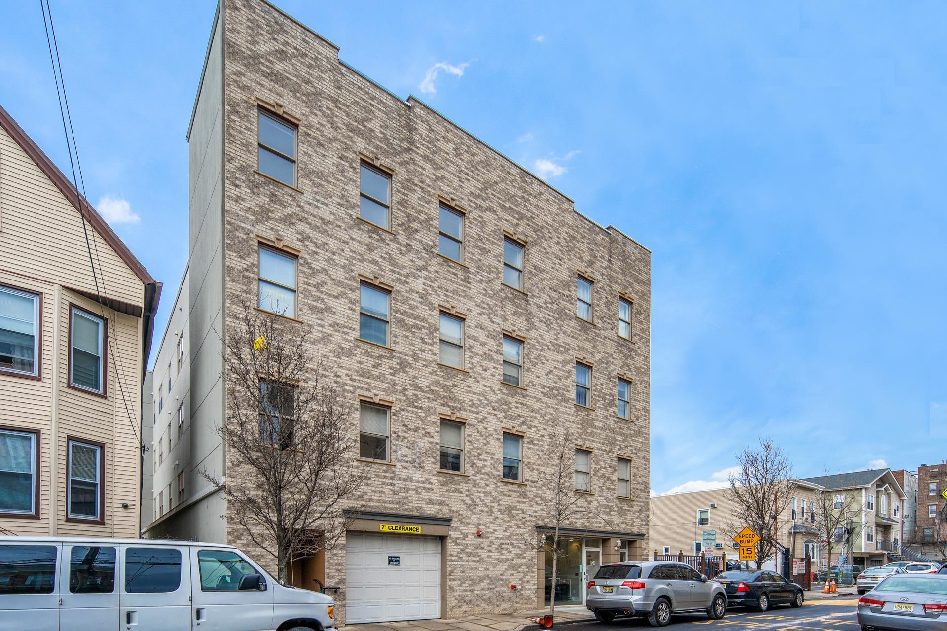 528 47TH ST Unit: 3C