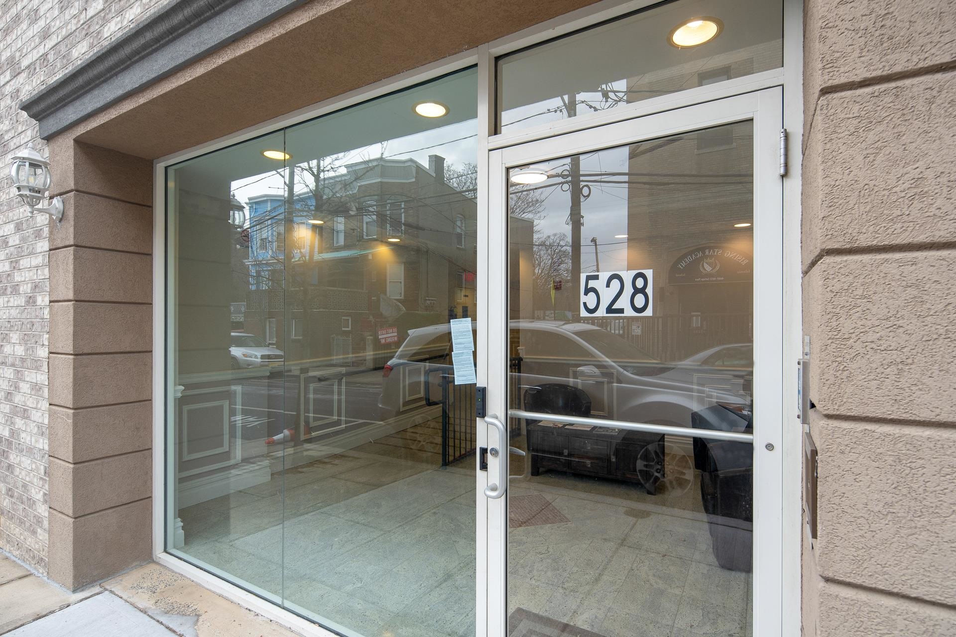 528 47TH ST Unit: 3C