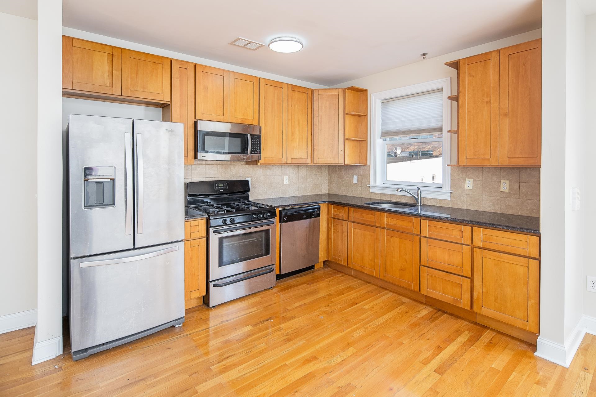 528 47TH ST Unit: 3C