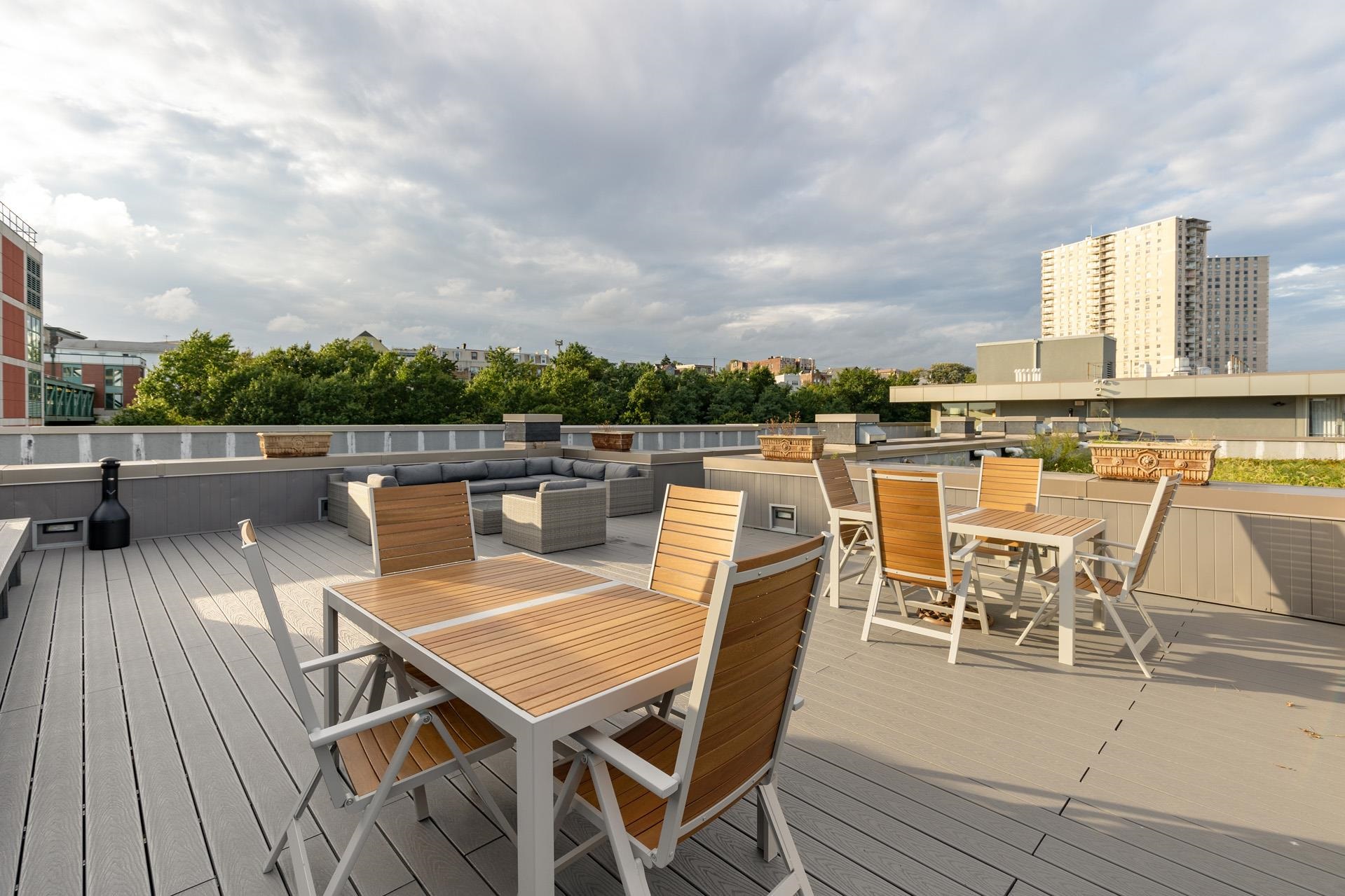 800 JACKSON ST Unit: 904