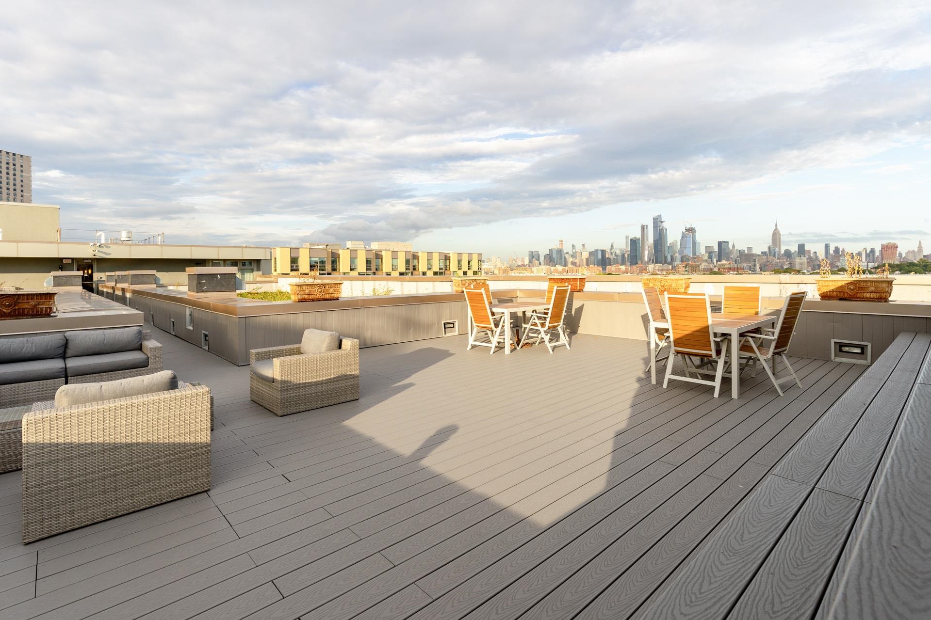 800 JACKSON ST Unit: 904