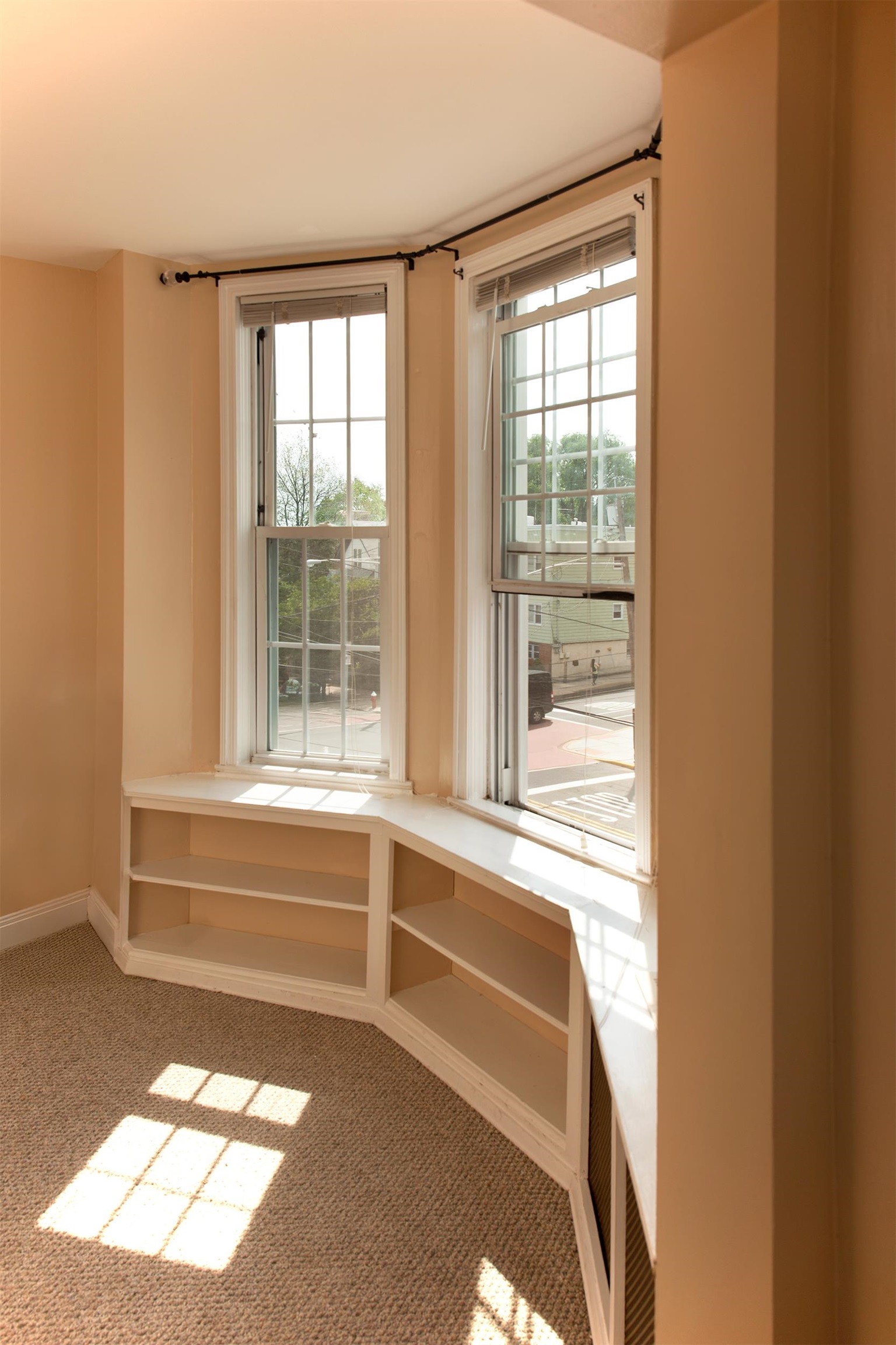 384 WEBSTER AVE Unit: 2