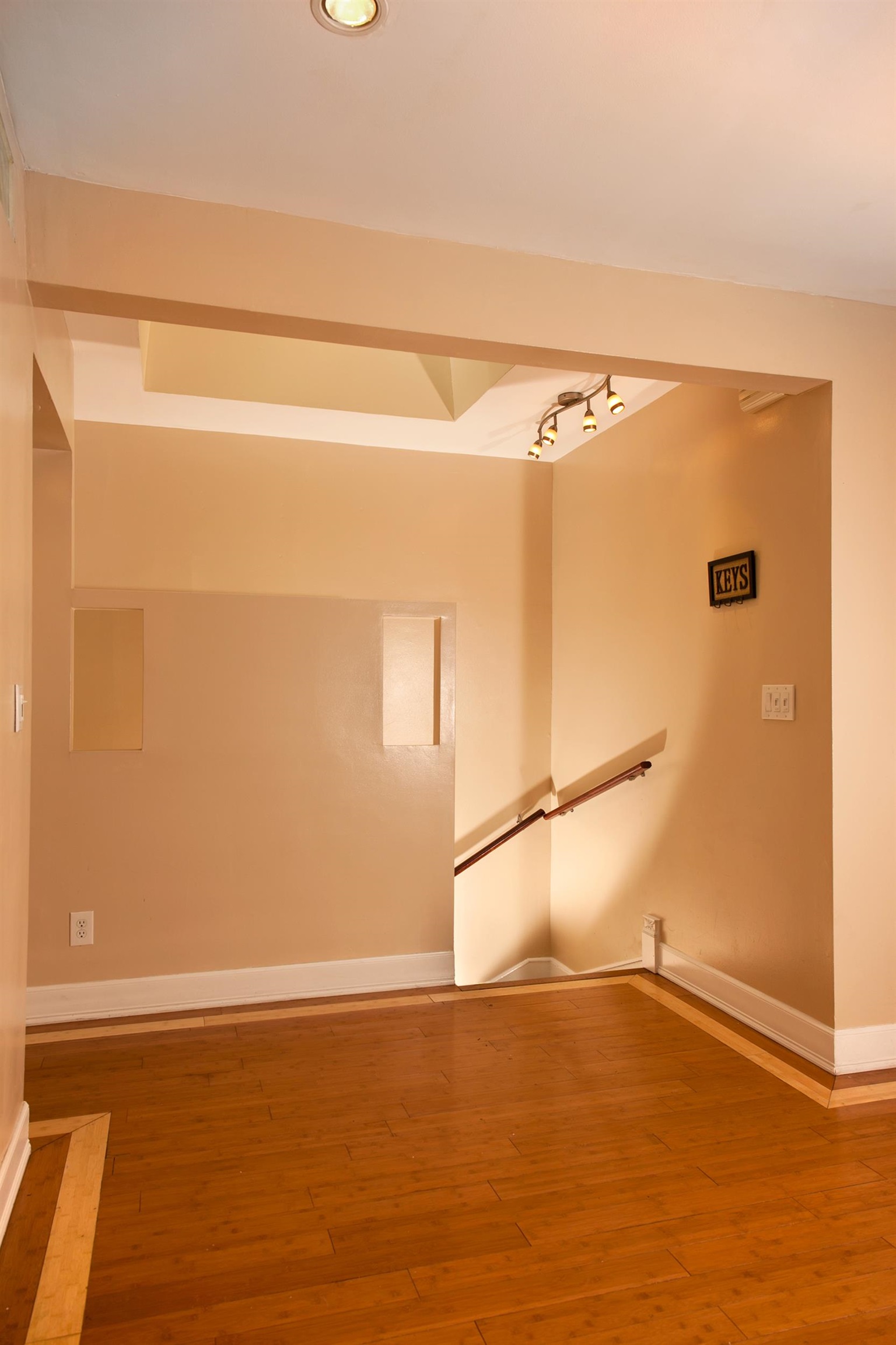 384 WEBSTER AVE Unit: 2