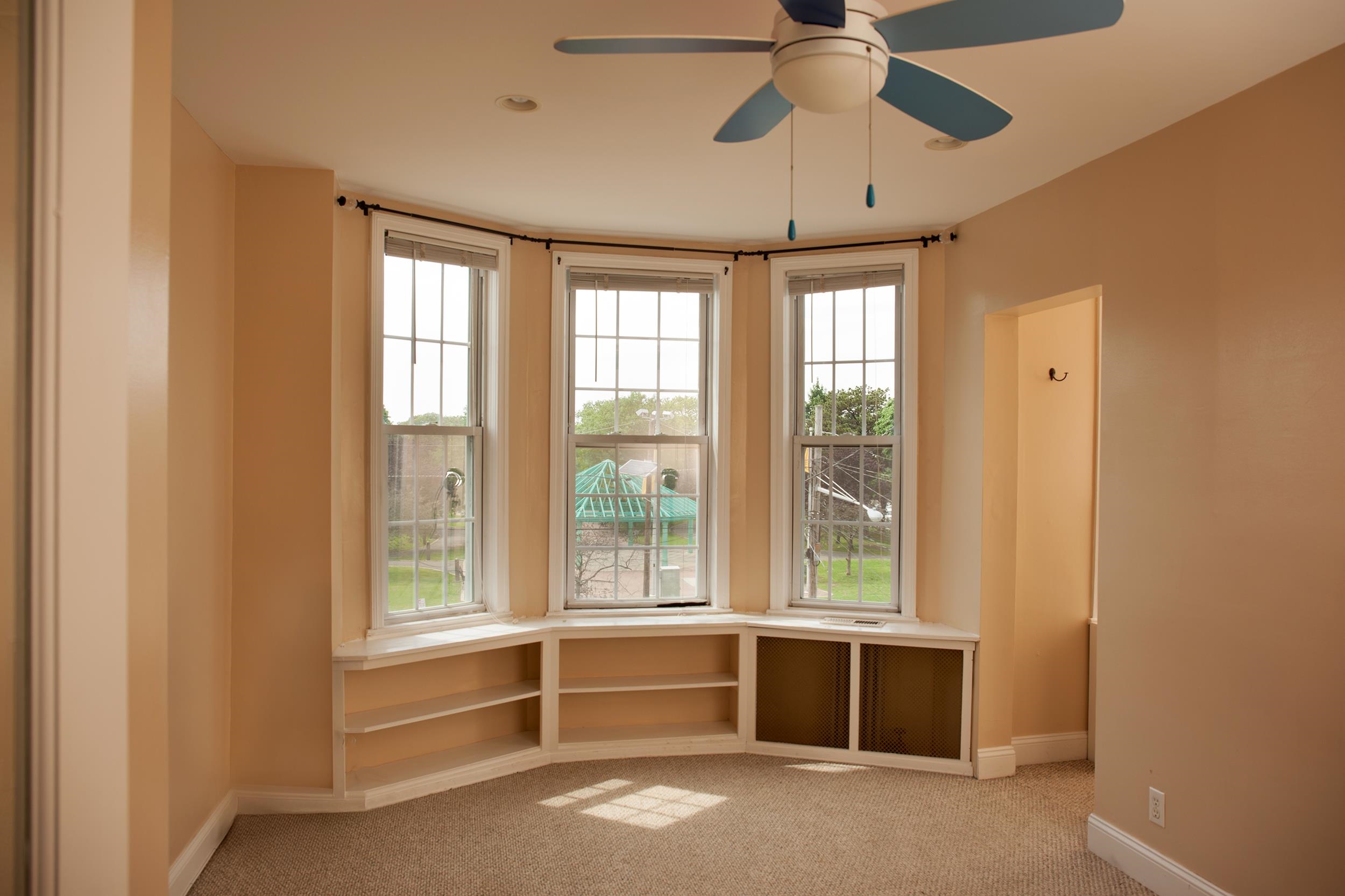 384 WEBSTER AVE Unit: 2