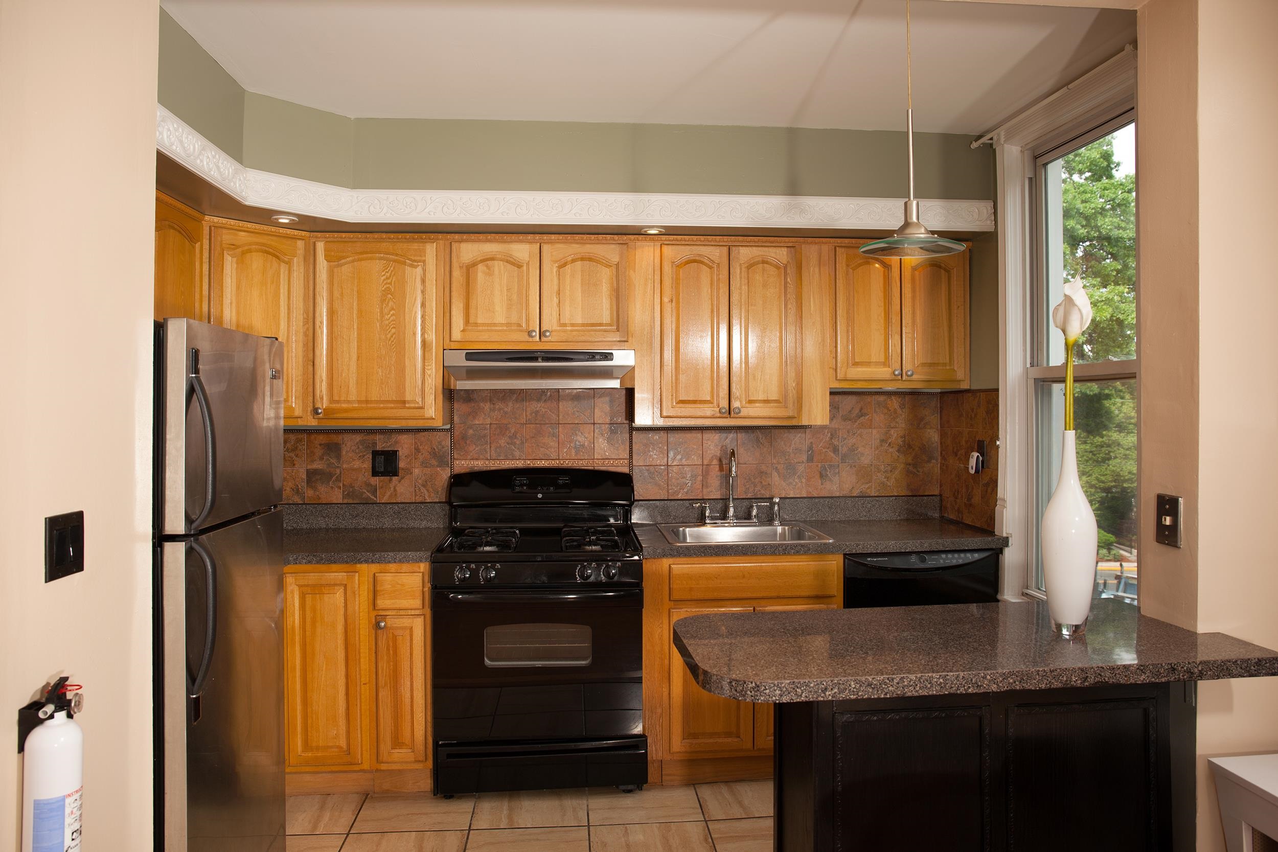 384 WEBSTER AVE Unit: 2