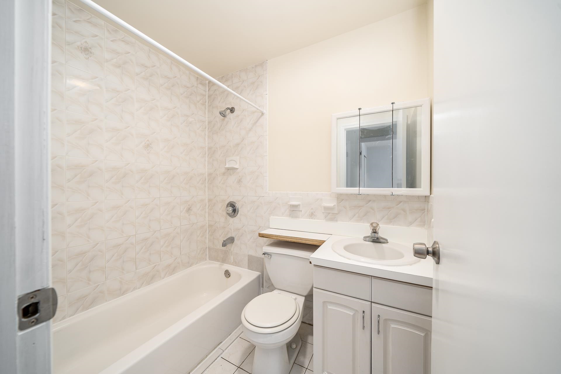 524-526 4TH ST Unit: 14