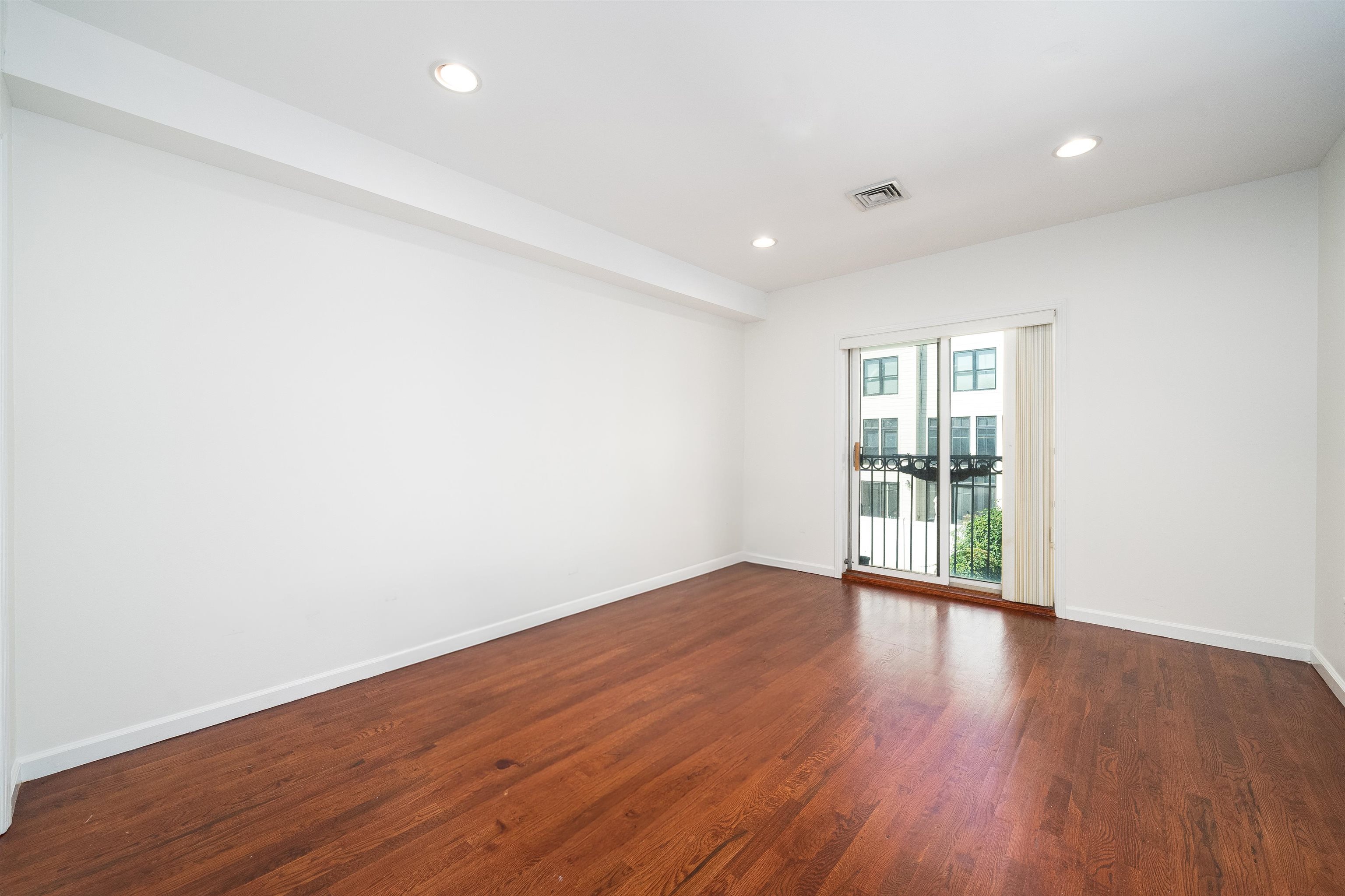 726 ADAMS ST Unit: 2