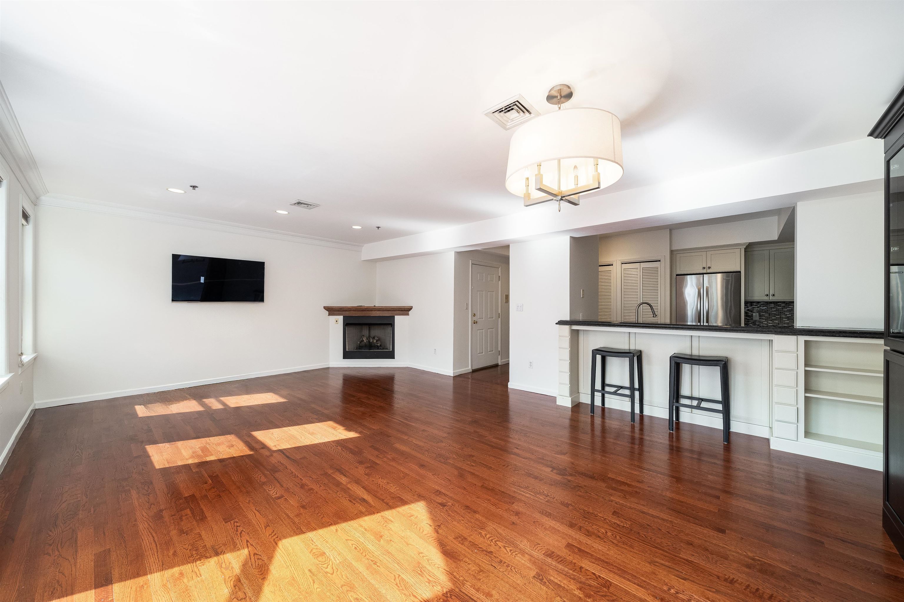 726 ADAMS ST Unit: 2