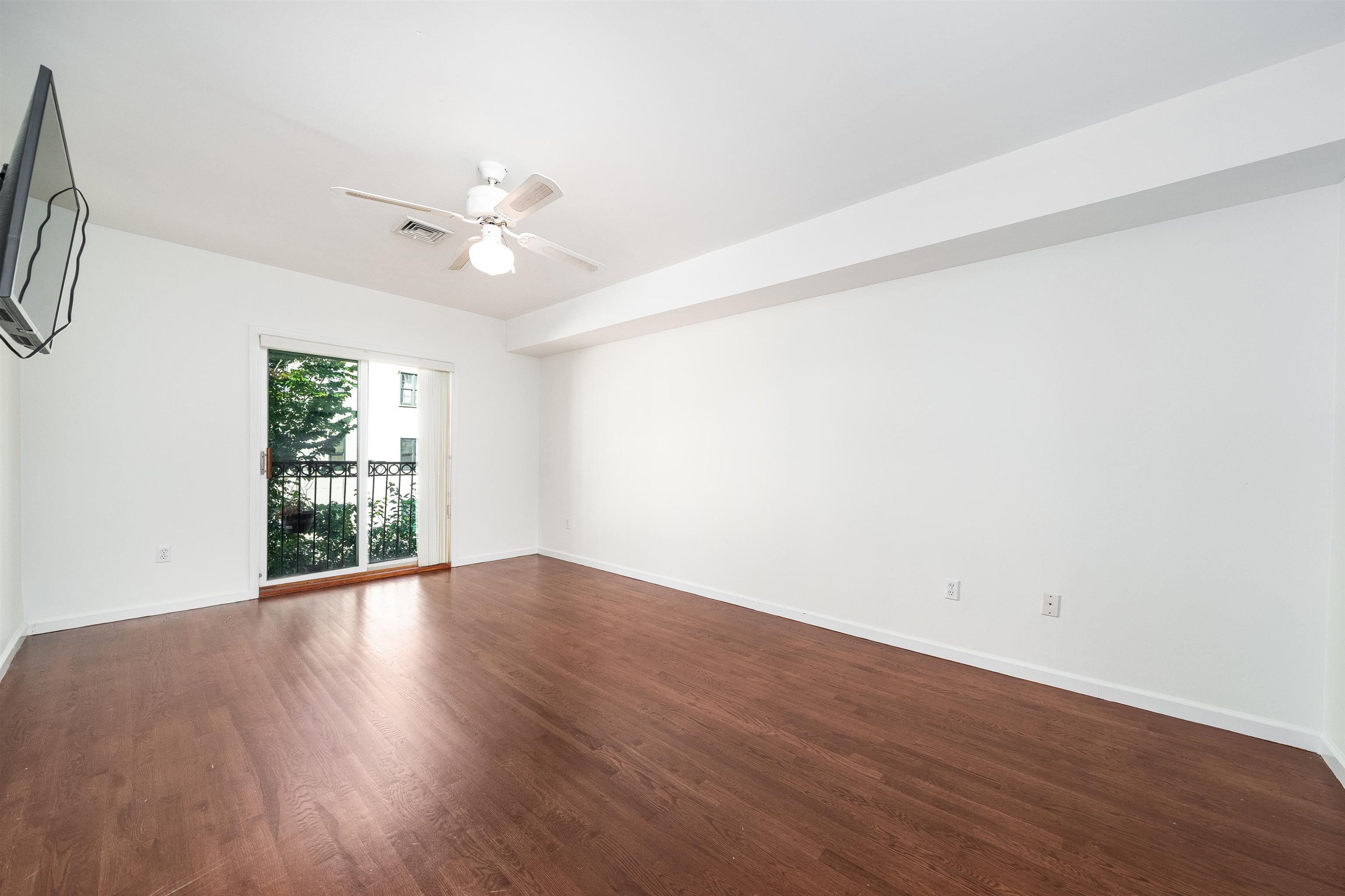 726 ADAMS ST Unit: 2