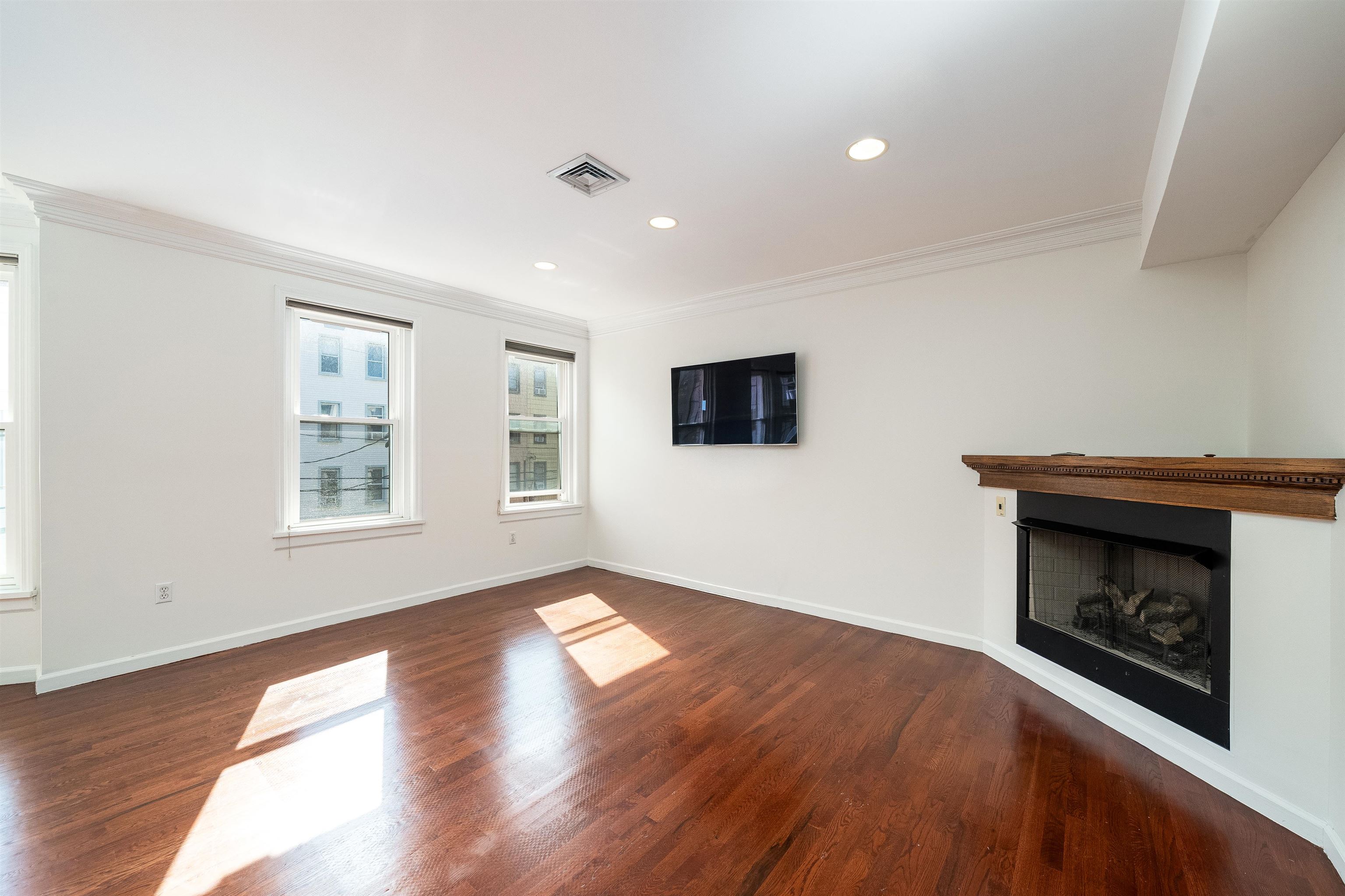 726 ADAMS ST Unit: 2