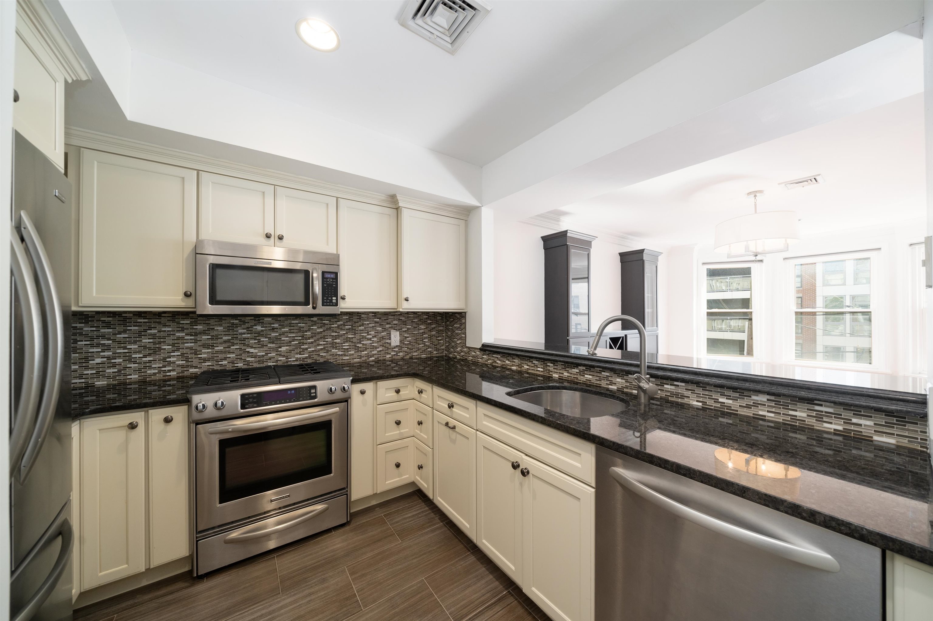 726 ADAMS ST Unit: 2