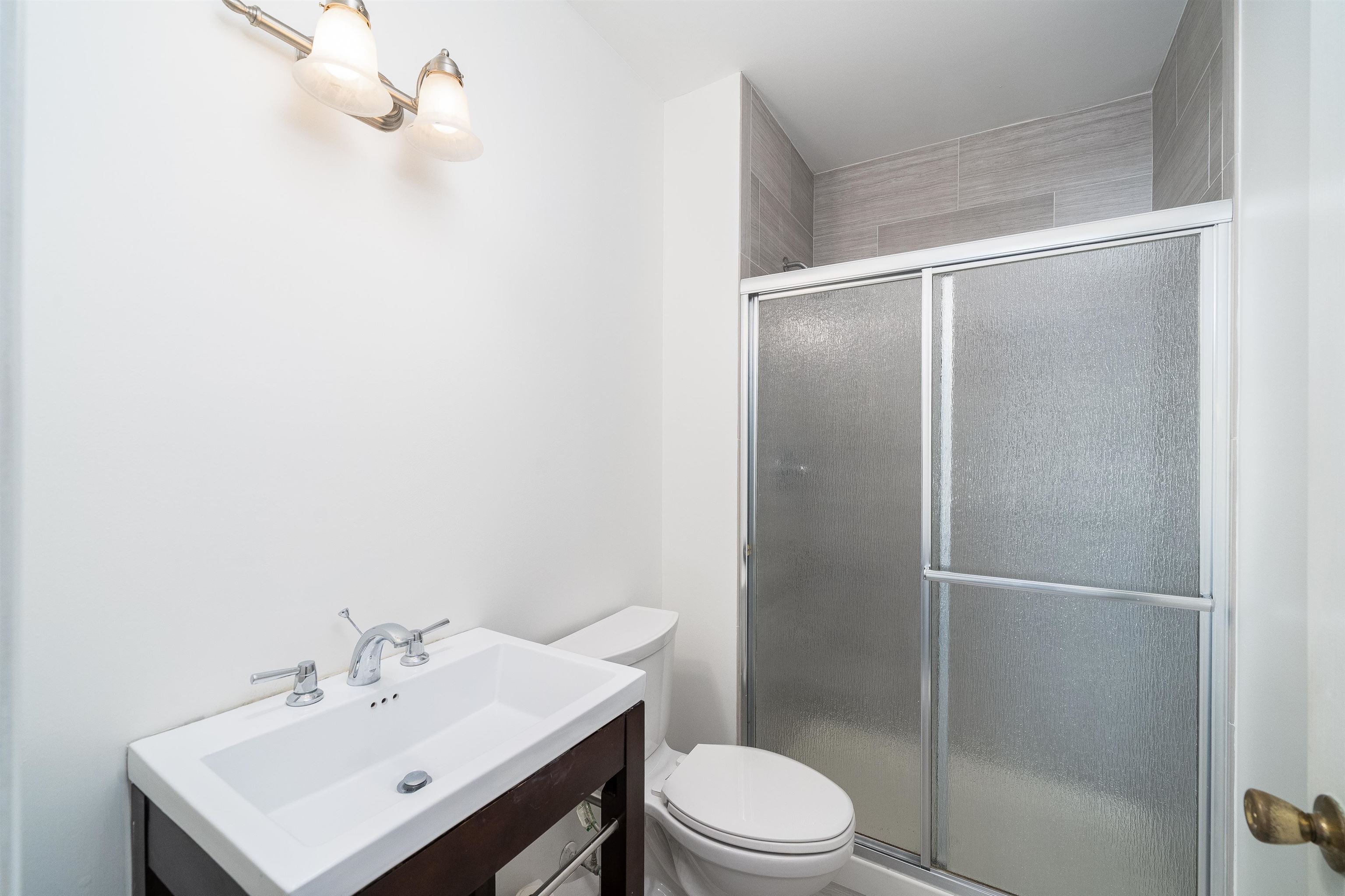 726 ADAMS ST Unit: 2