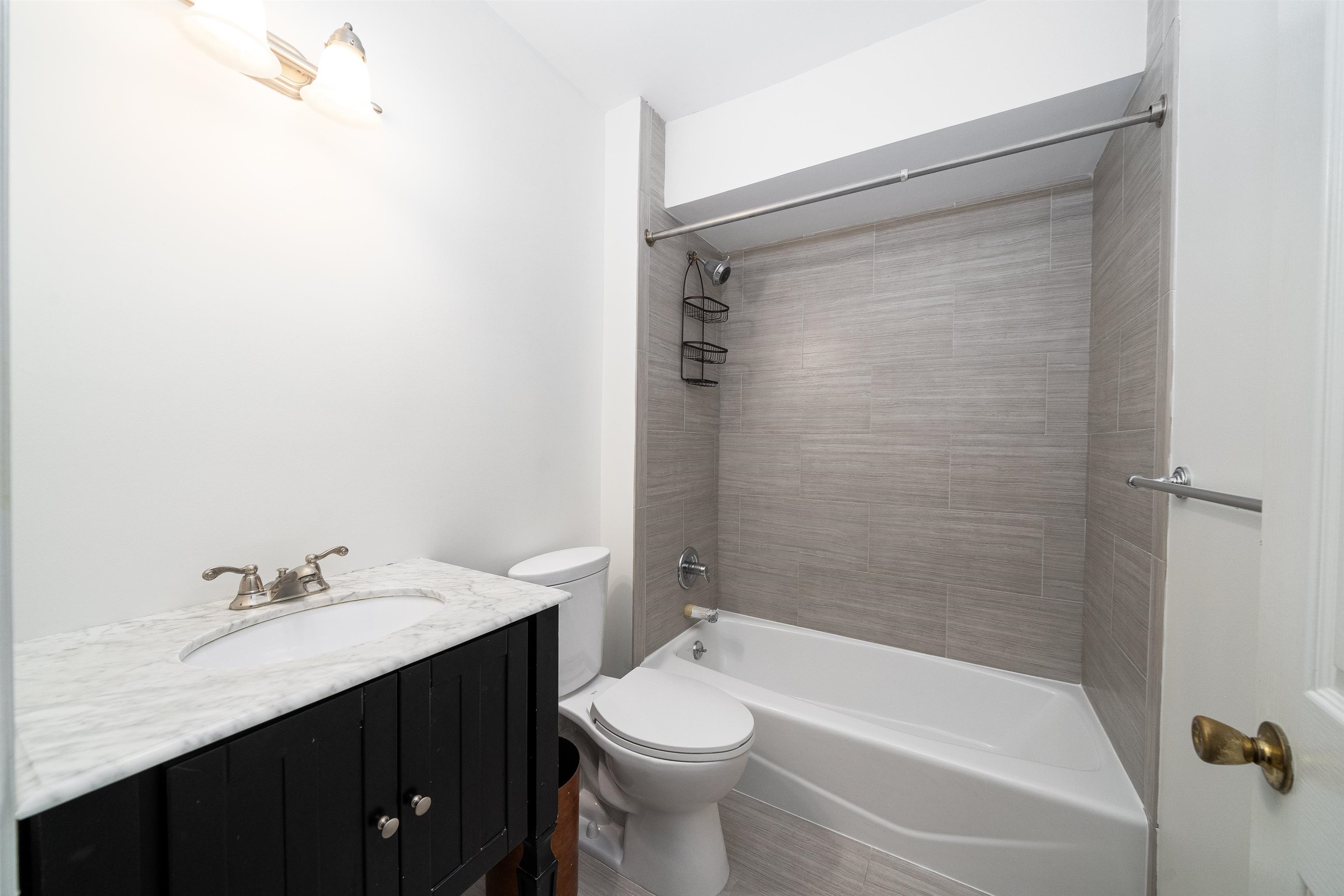 726 ADAMS ST Unit: 2