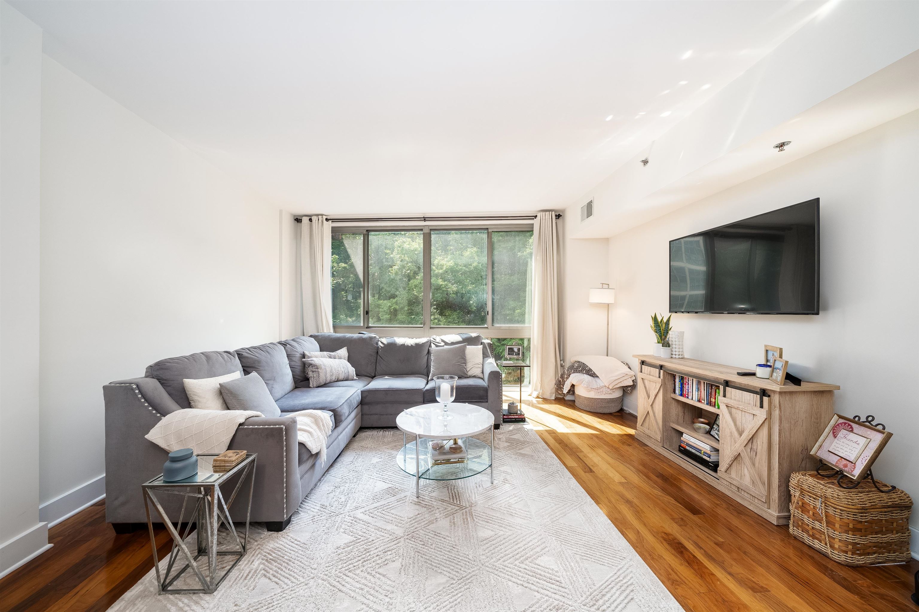 800 JACKSON ST Unit: 513