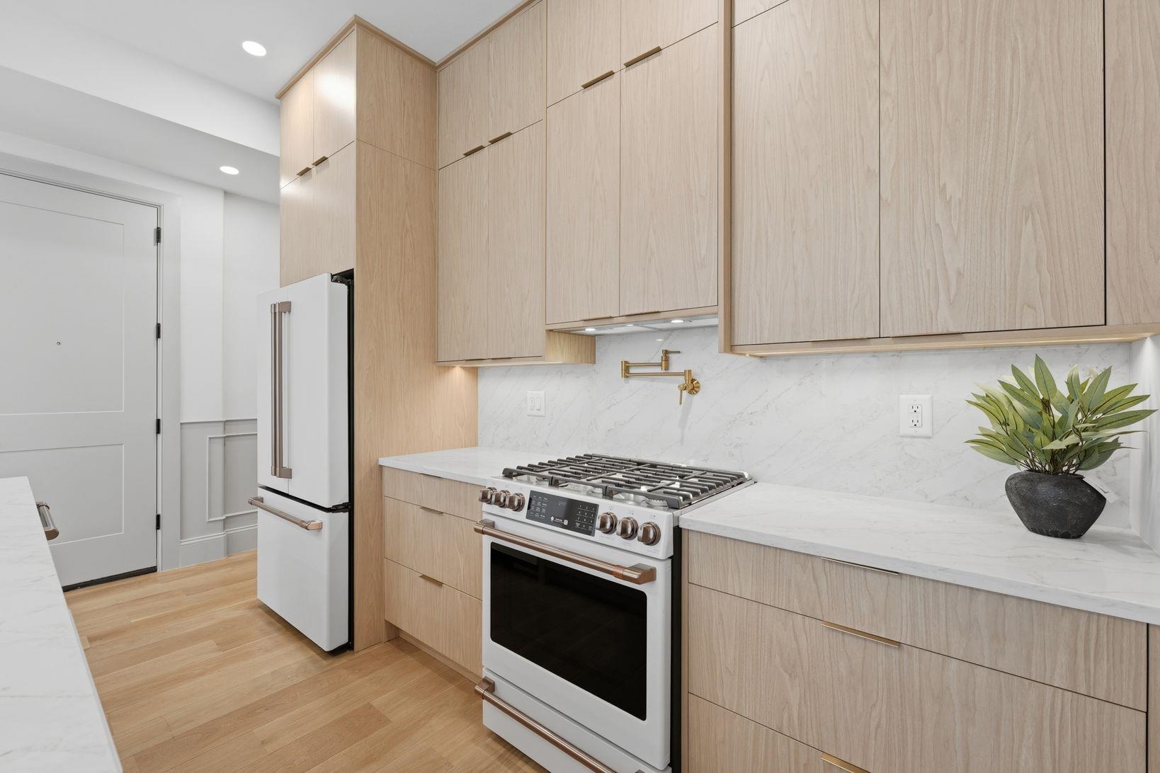 206 SHERMAN AVE Unit: 2