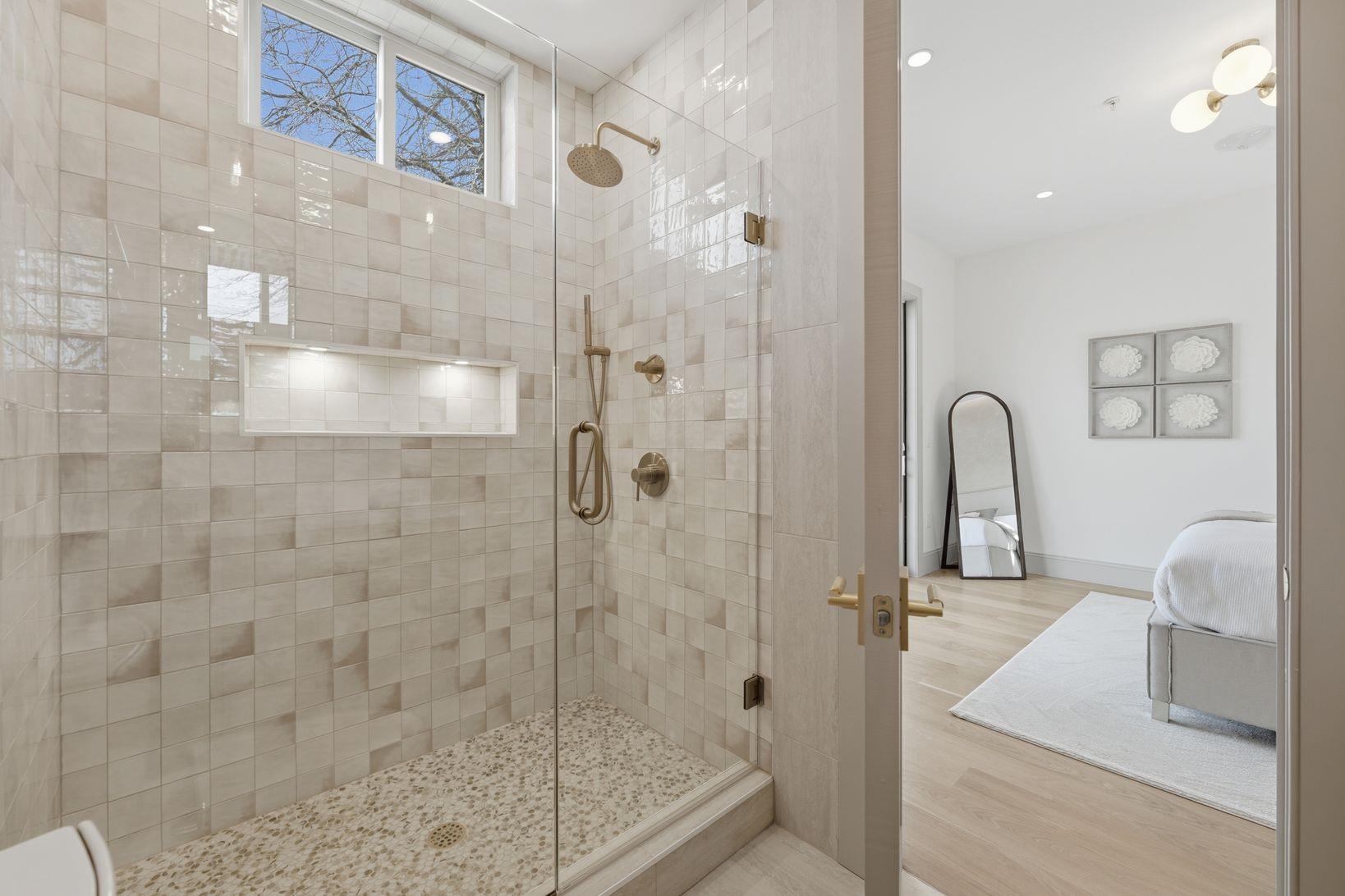 206 SHERMAN AVE Unit: 2