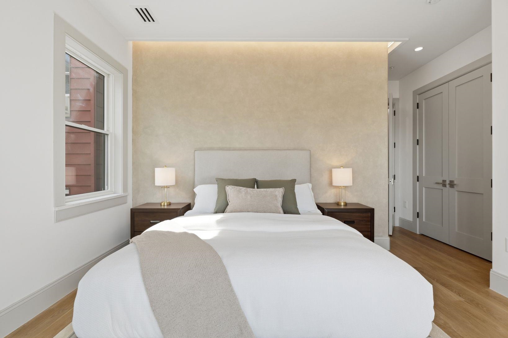 206 SHERMAN AVE Unit: 2