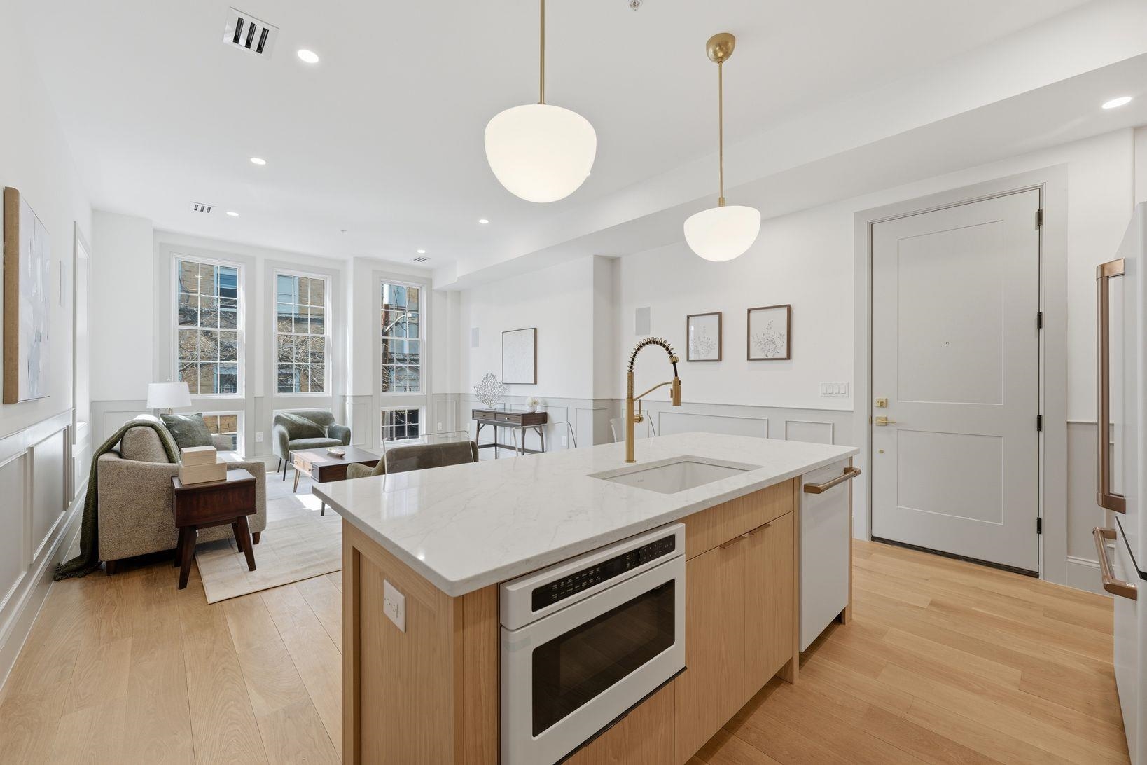 206 SHERMAN AVE Unit: 2