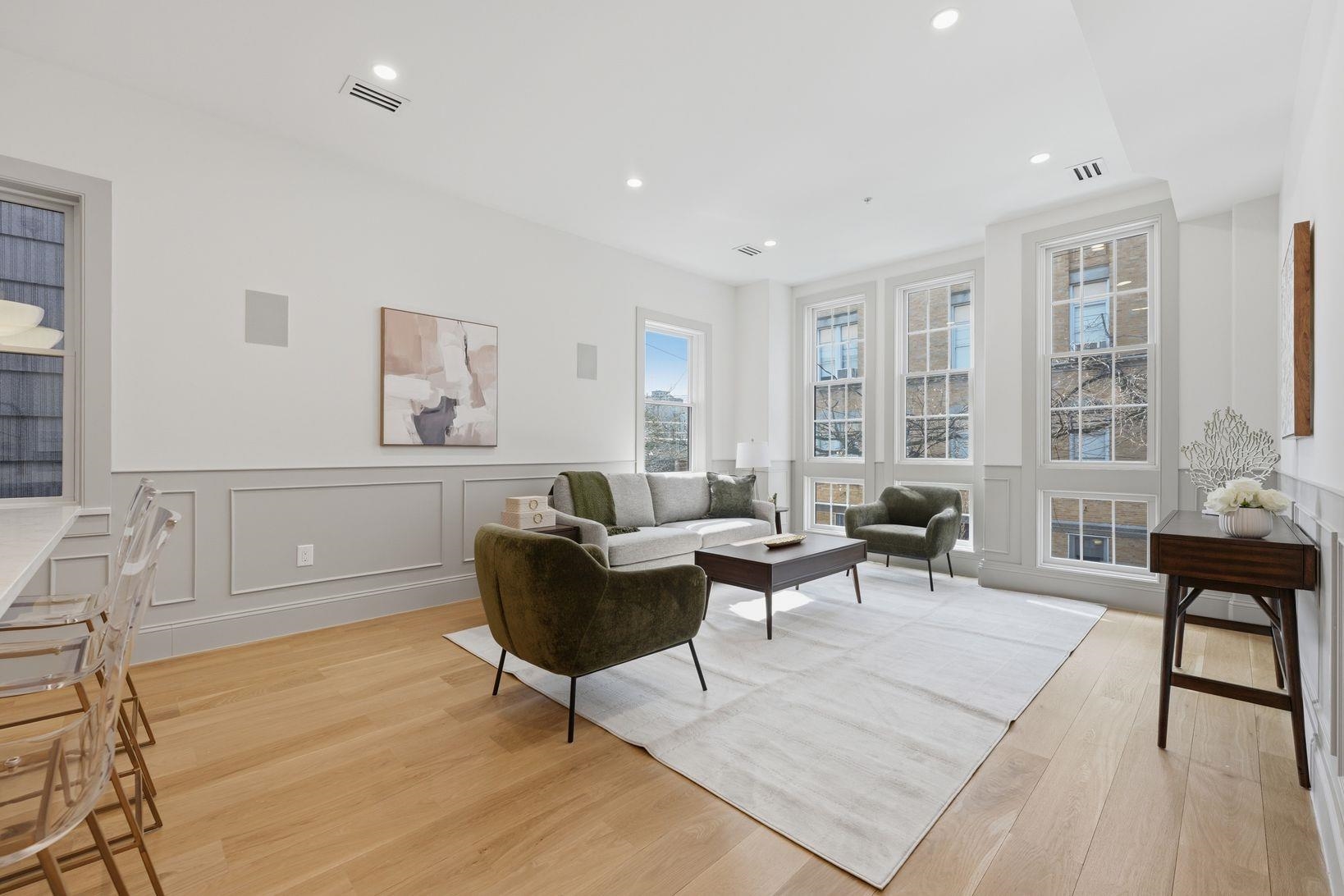 206 SHERMAN AVE Unit: 2