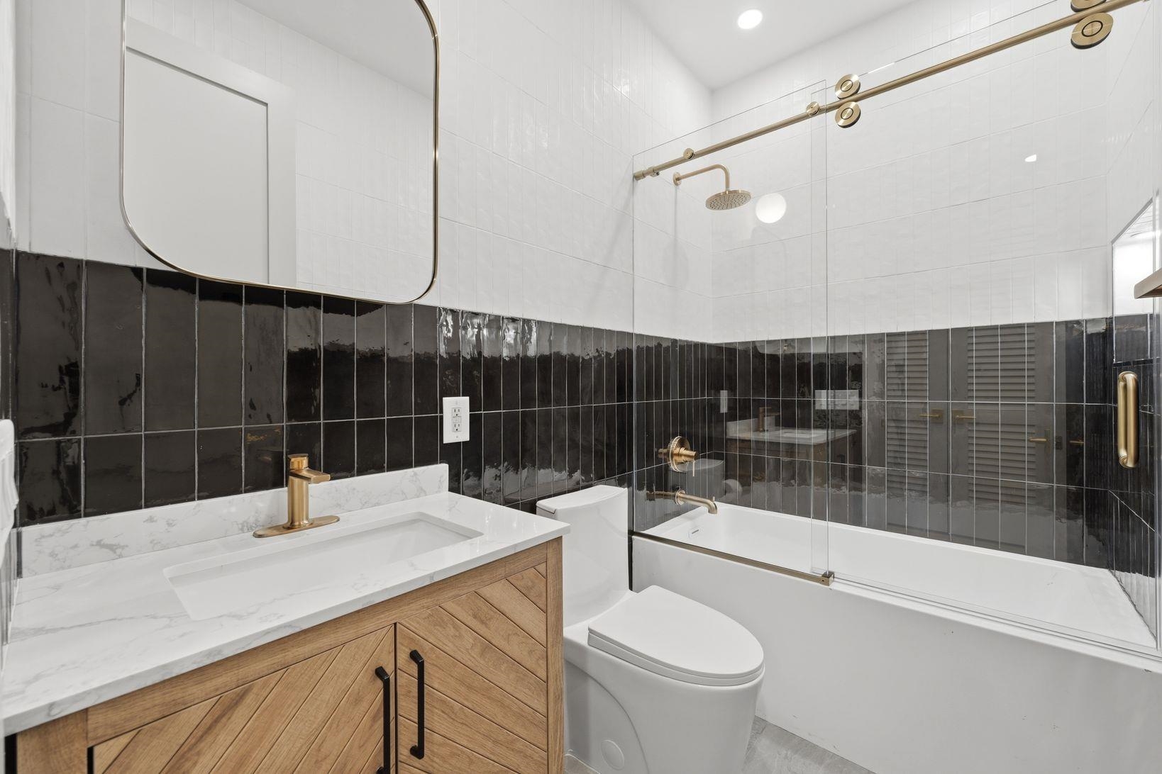 206 SHERMAN AVE Unit: 2