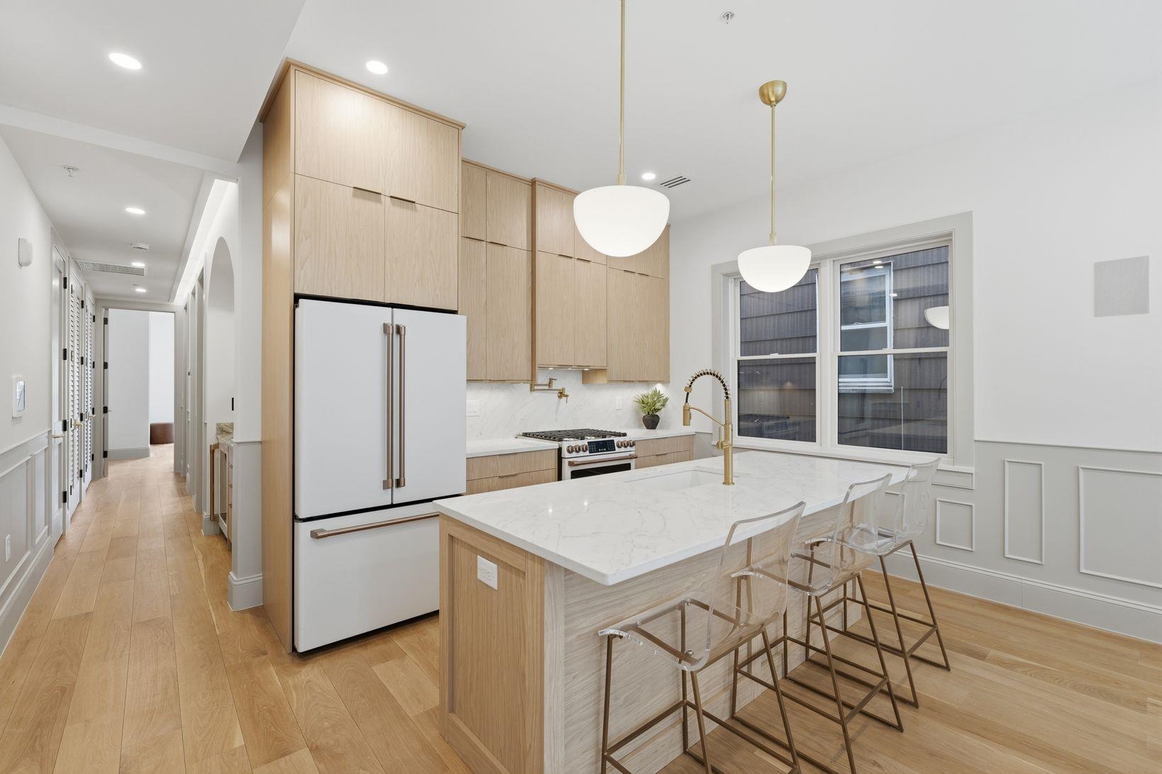 206 SHERMAN AVE Unit: 2