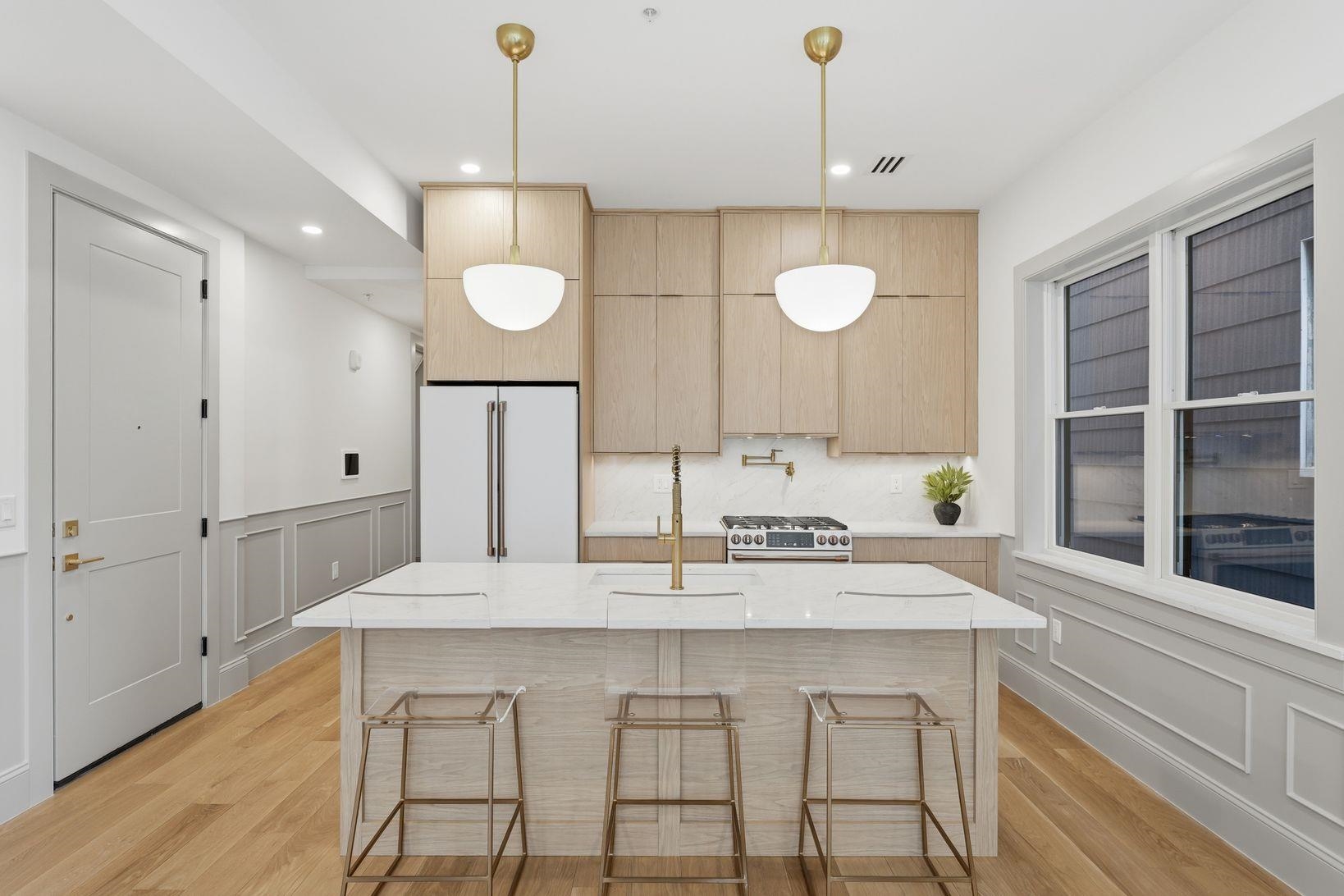 206 SHERMAN AVE Unit: 2