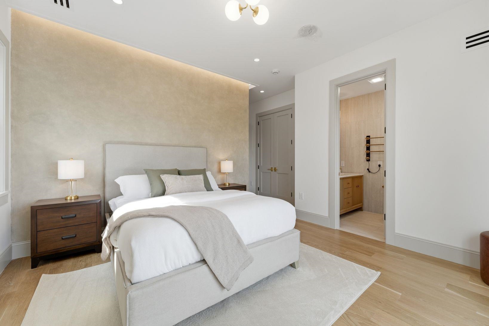 206 SHERMAN AVE Unit: 2