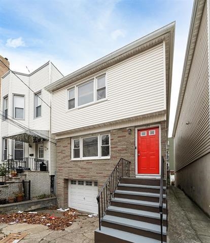 121 OGDEN AVE Unit: 2