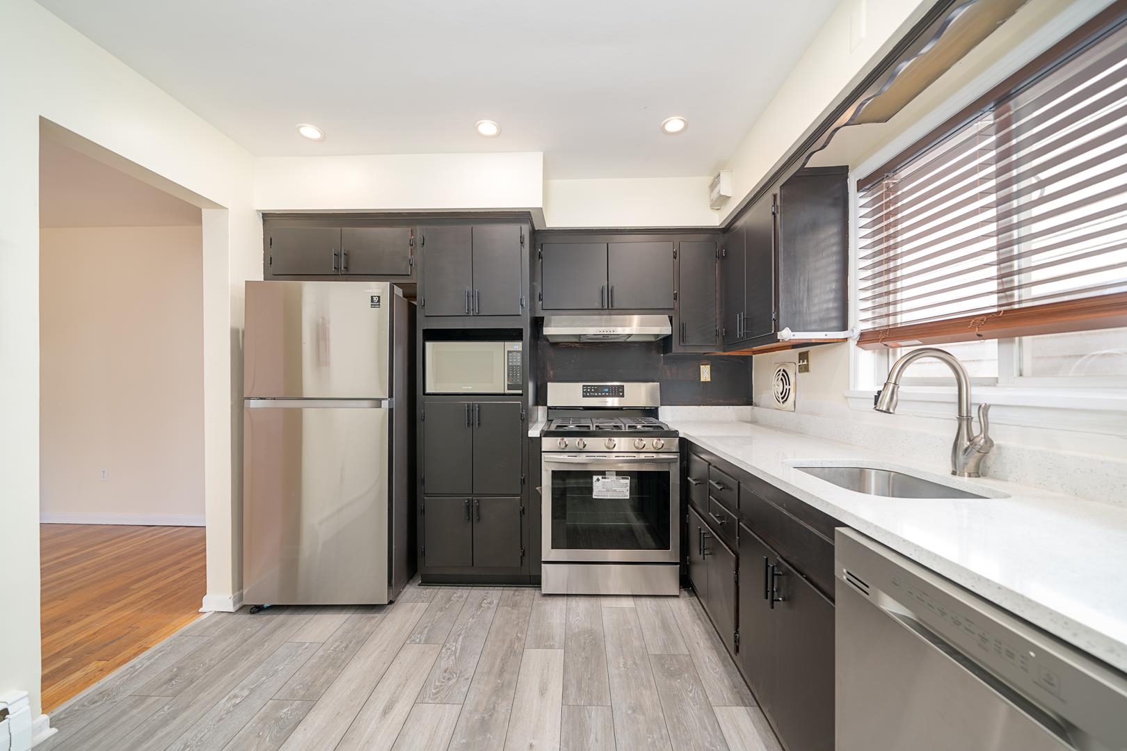 121 OGDEN AVE Unit: 2