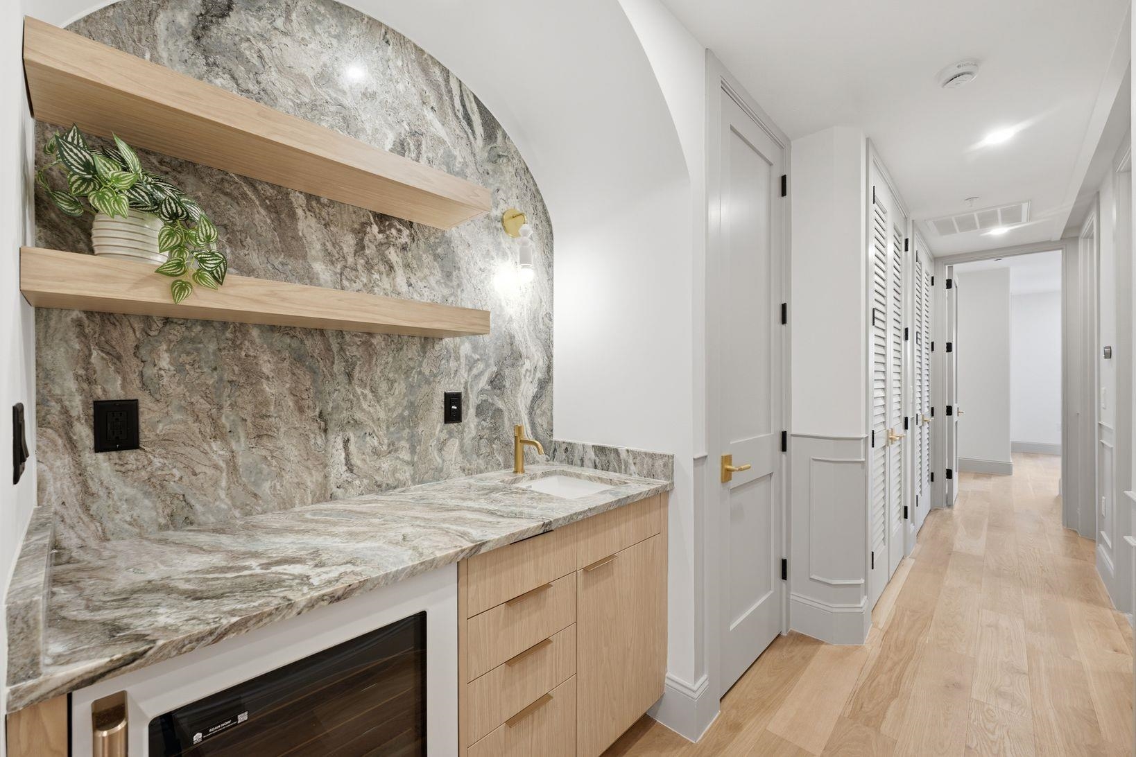 206 SHERMAN AVE Unit: 1